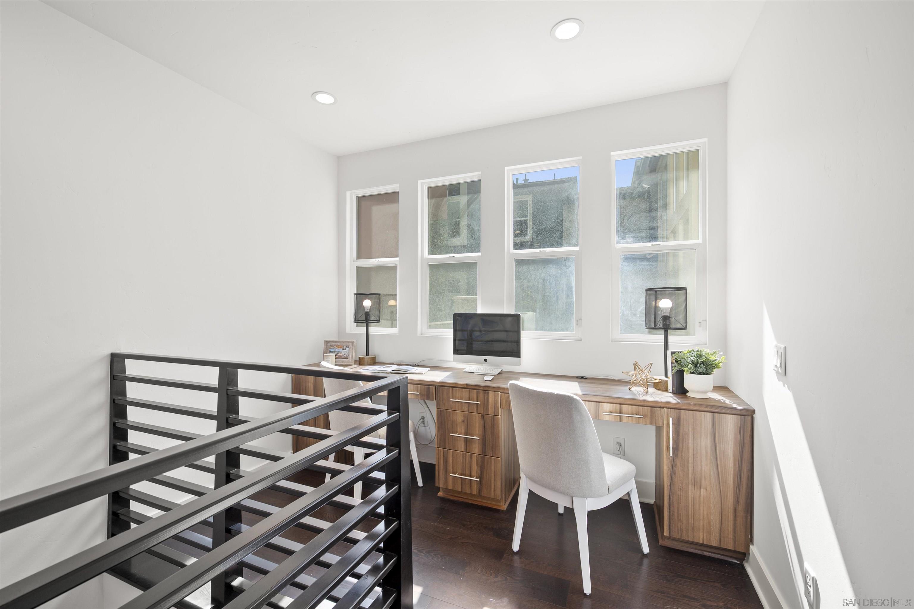 Detail Gallery Image 13 of 69 For 7853  Inception Way, San Diego,  CA 92108 - 3 Beds | 3/1 Baths