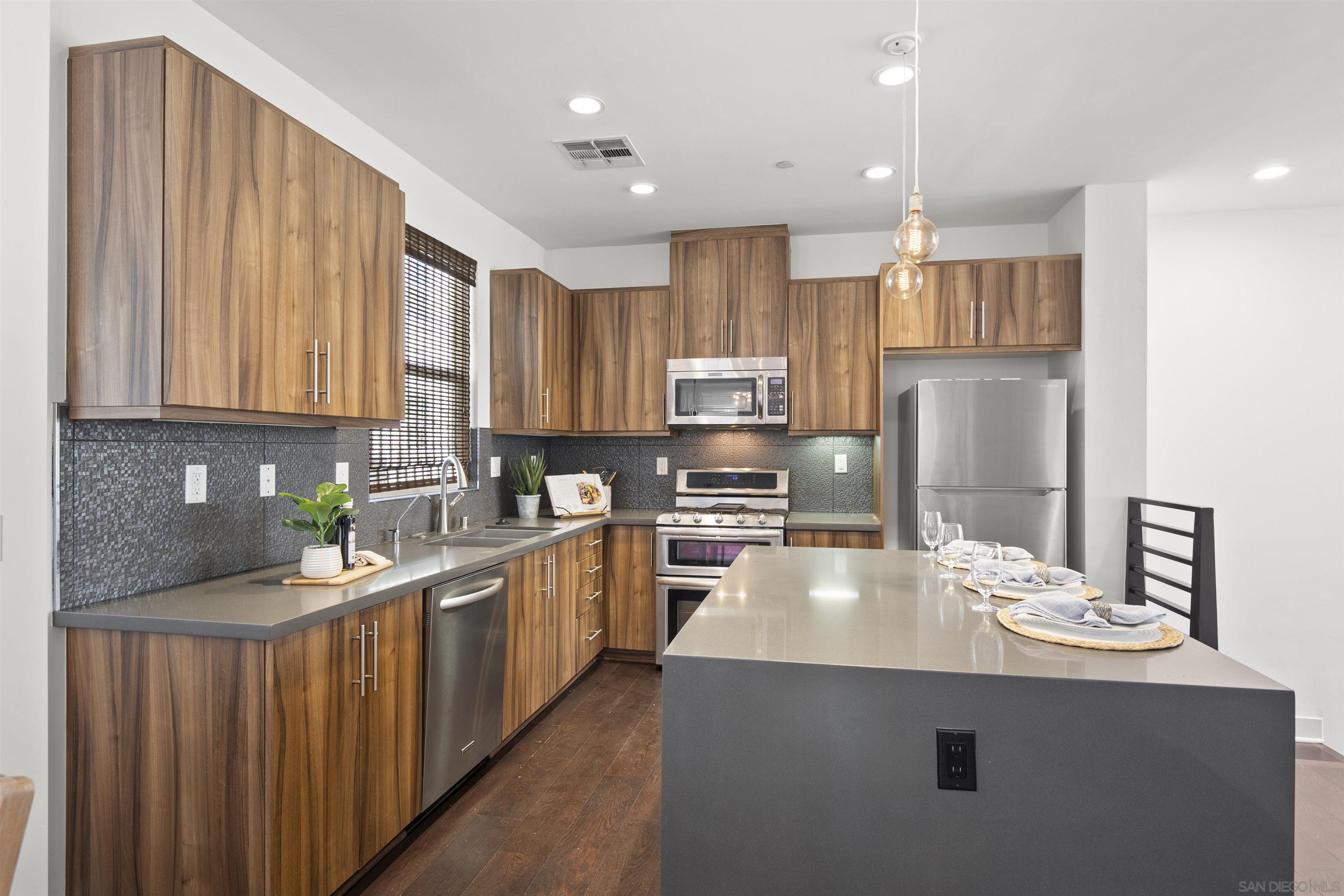 Detail Gallery Image 15 of 69 For 7853  Inception Way, San Diego,  CA 92108 - 3 Beds | 3/1 Baths