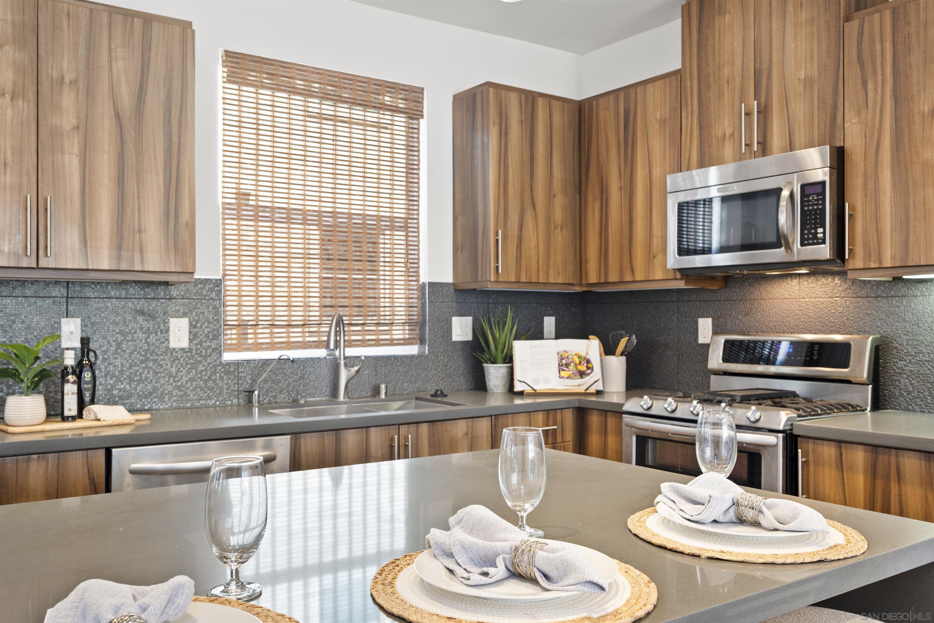 Detail Gallery Image 18 of 69 For 7853  Inception Way, San Diego,  CA 92108 - 3 Beds | 3/1 Baths