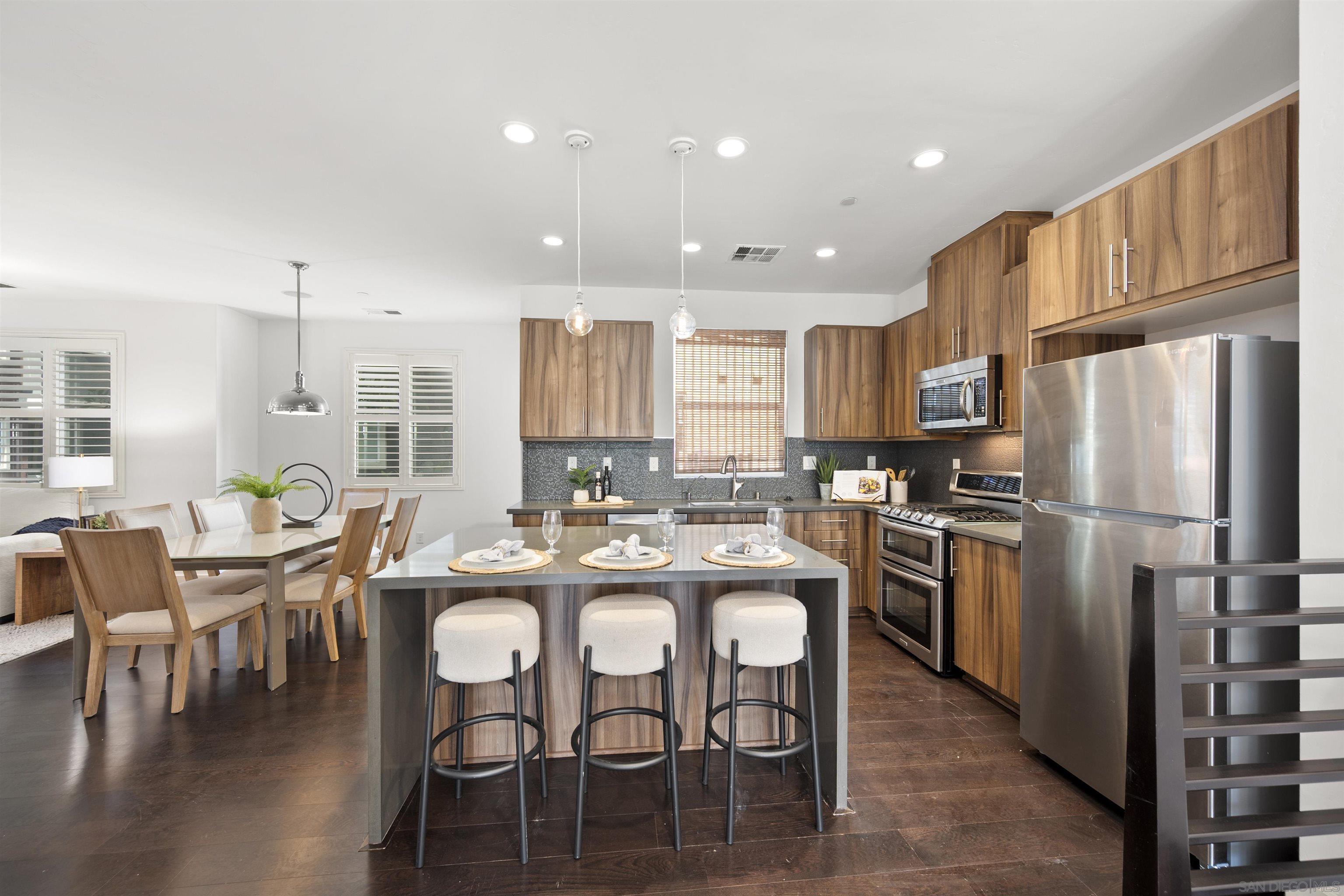 Detail Gallery Image 5 of 69 For 7853  Inception Way, San Diego,  CA 92108 - 3 Beds | 3/1 Baths