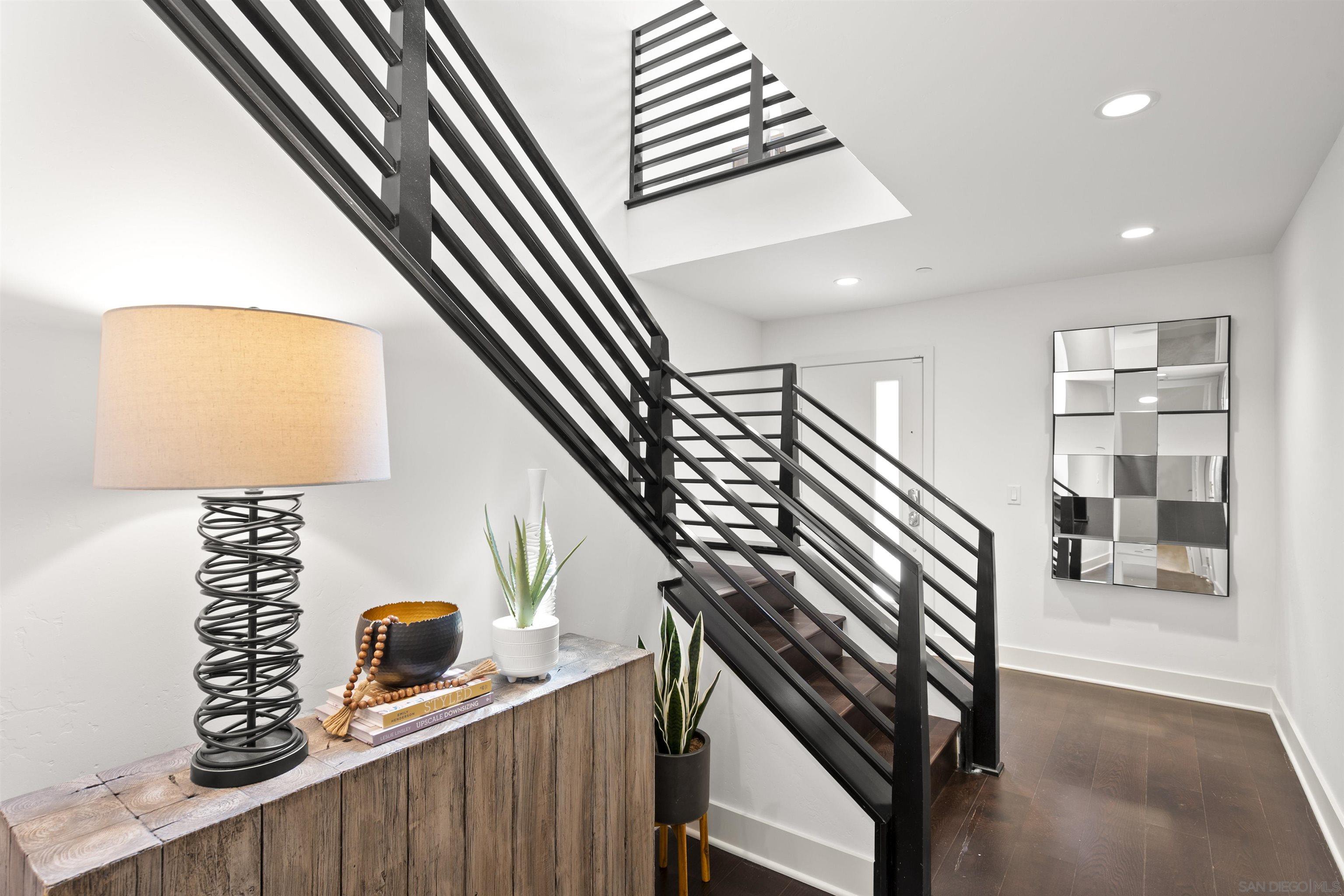 Detail Gallery Image 7 of 69 For 7853  Inception Way, San Diego,  CA 92108 - 3 Beds | 3/1 Baths