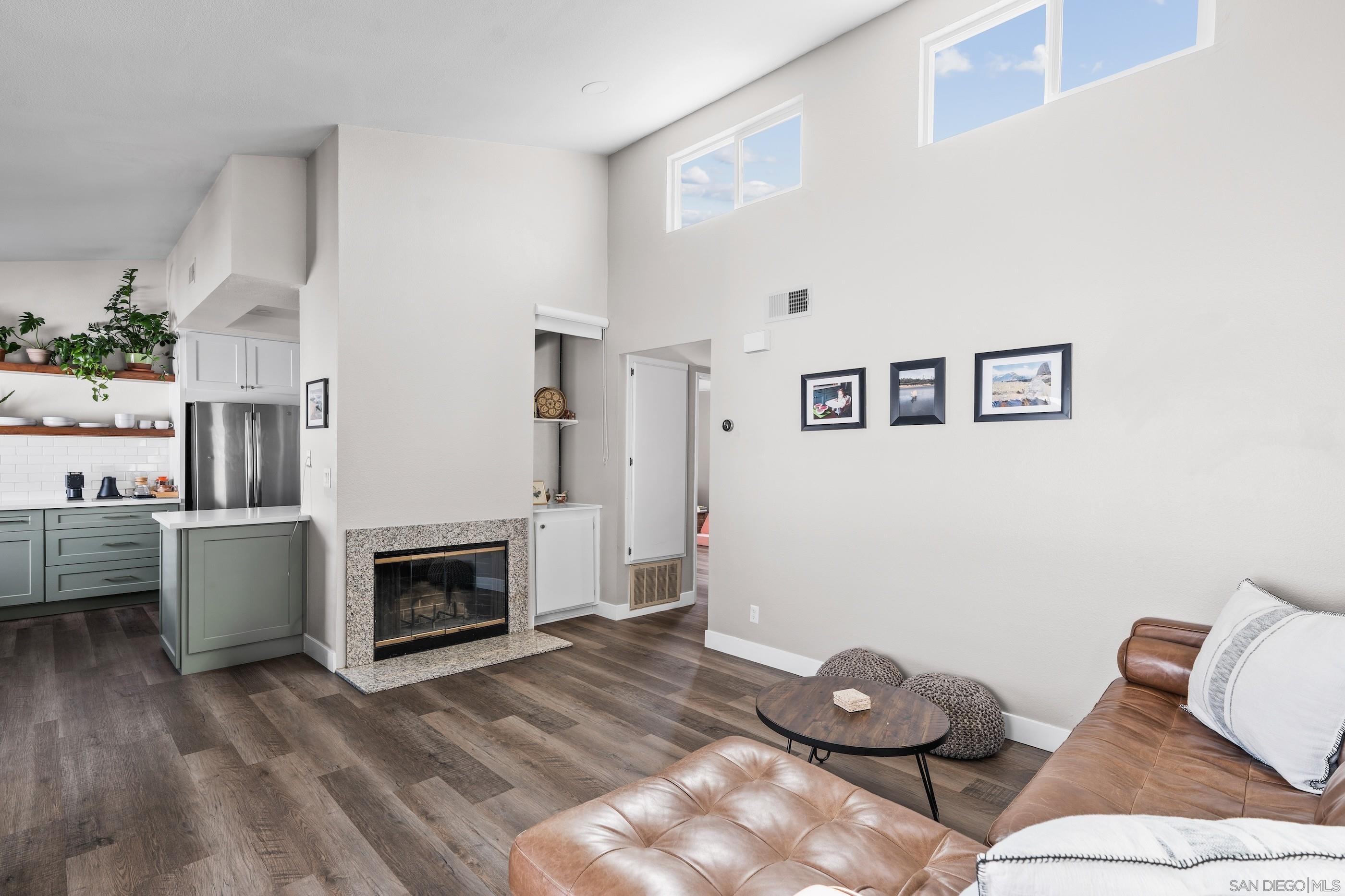 Front Image Thumbnail for SD250043364