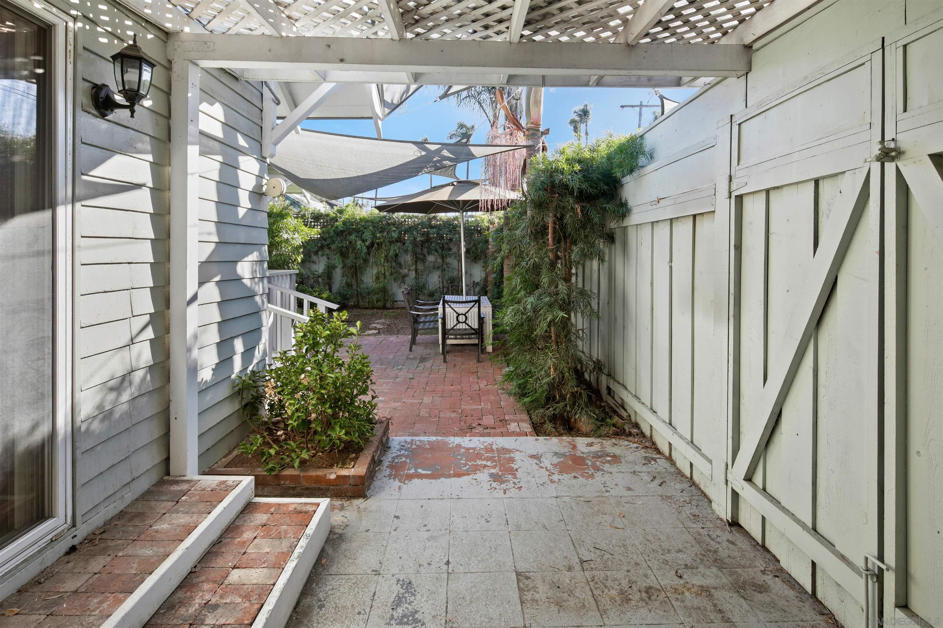 Detail Gallery Image 12 of 21 For 3914  Hawk St, San Diego,  CA 92103 - 2 Beds | 2 Baths