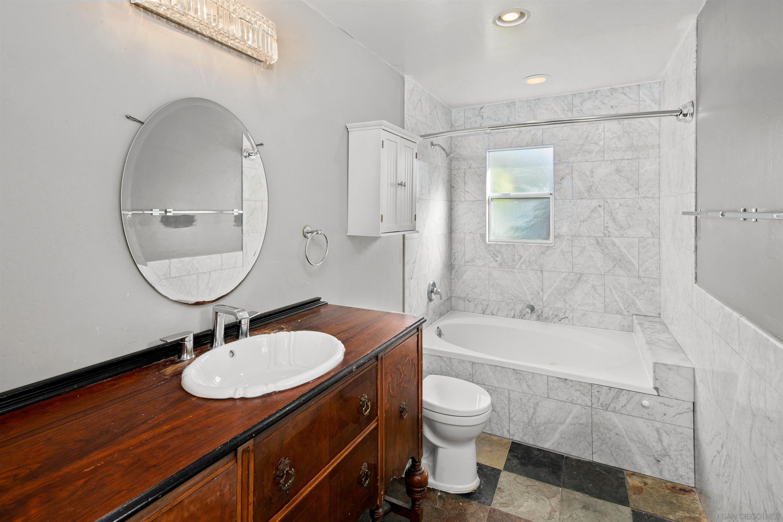 Detail Gallery Image 6 of 21 For 3914  Hawk St, San Diego,  CA 92103 - 2 Beds | 2 Baths