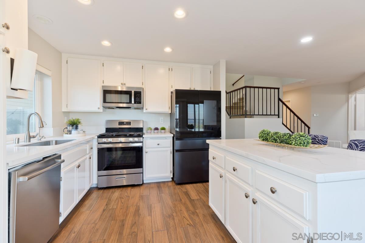 Detail Gallery Image 7 of 45 For 9531  Bayamon Road, San Diego,  CA 92129 - 4 Beds | 3 Baths