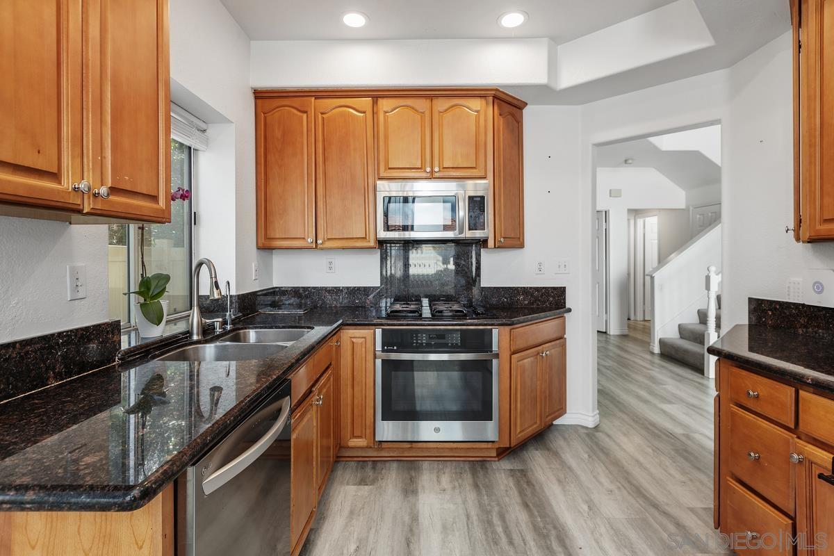 Detail Gallery Image 9 of 33 For 12368  Caminito Vibrante, San Diego,  CA 92131 - 3 Beds | 2/1 Baths