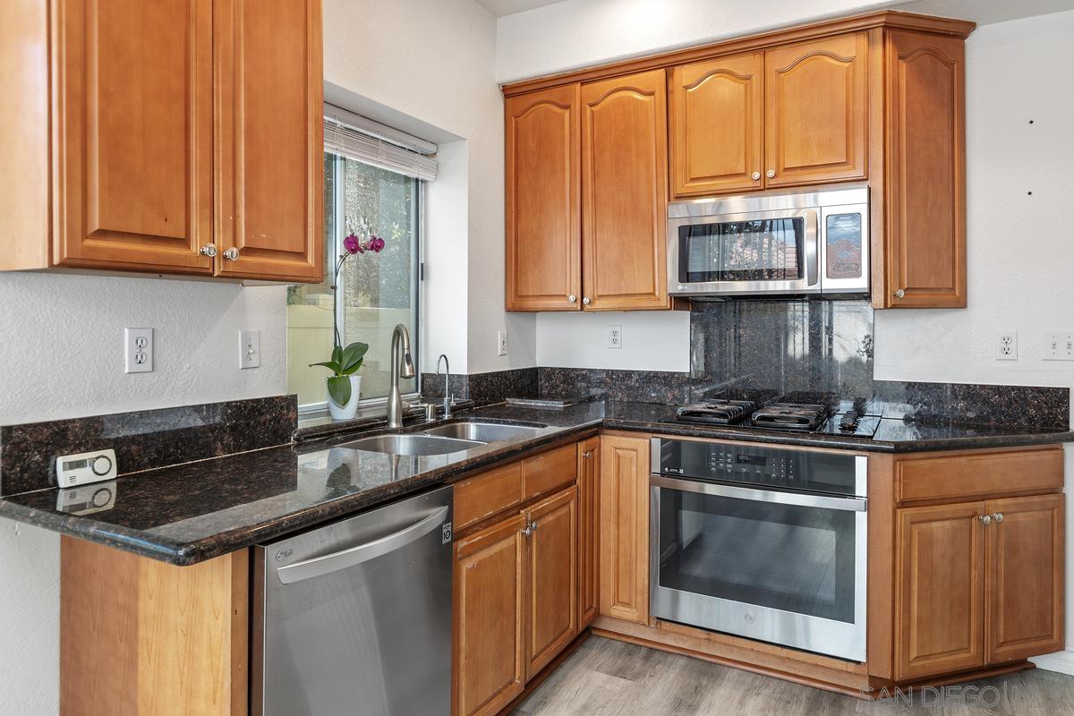 Detail Gallery Image 10 of 33 For 12368  Caminito Vibrante, San Diego,  CA 92131 - 3 Beds | 2/1 Baths