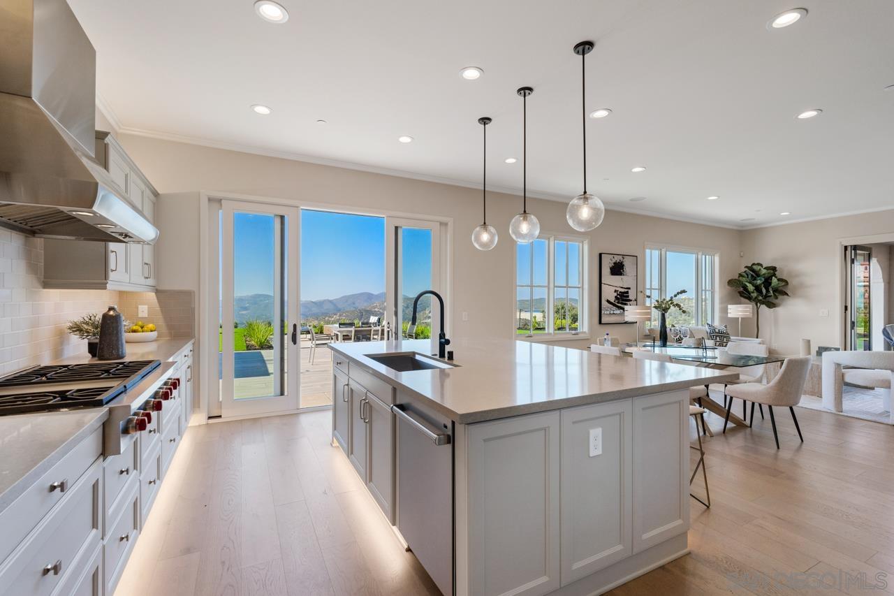 Detail Gallery Image 12 of 64 For 18238  Avenida Apice, Rancho Santa Fe,  CA 92067 - 4 Beds | 4/1 Baths