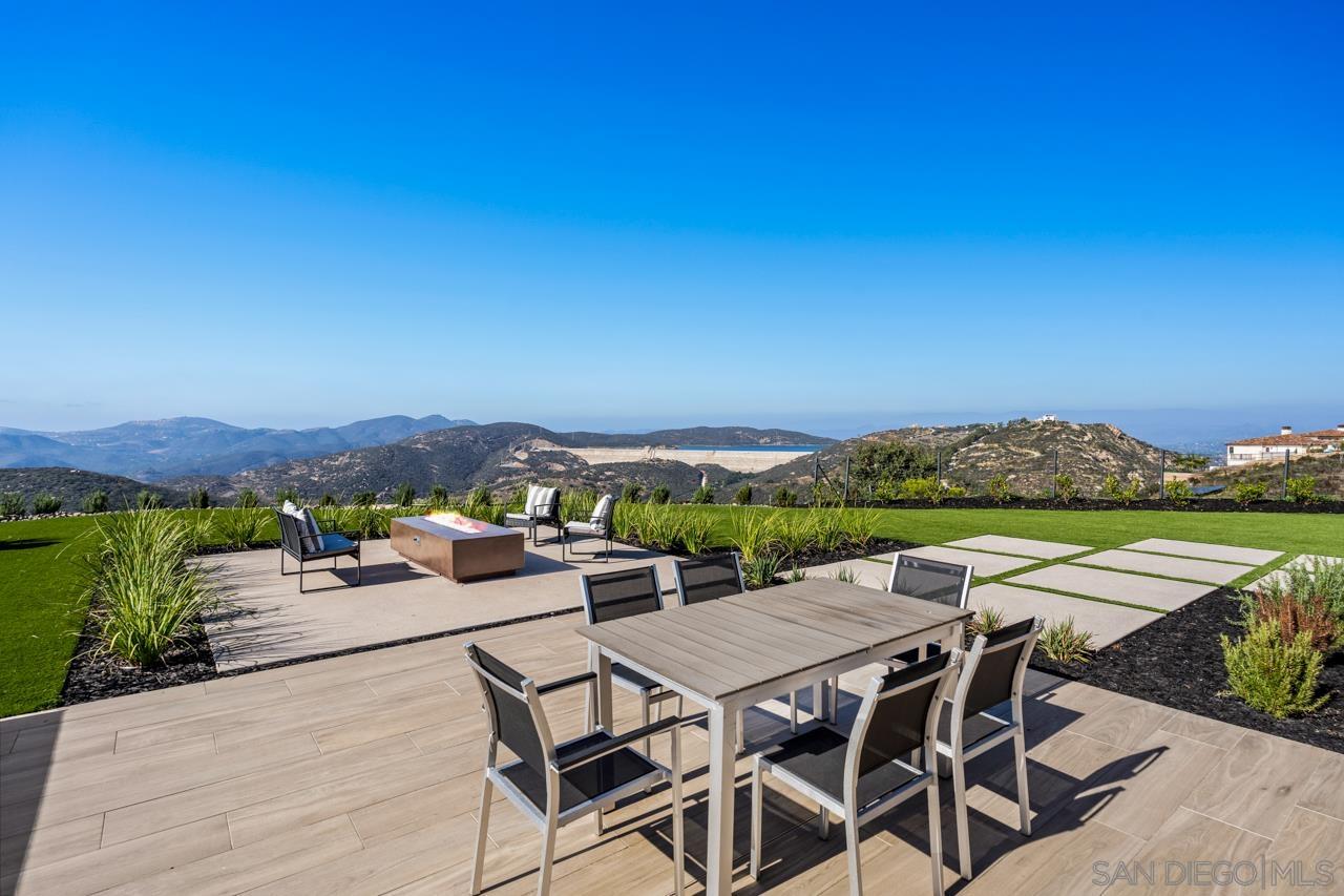 Detail Gallery Image 27 of 64 For 18238  Avenida Apice, Rancho Santa Fe,  CA 92067 - 4 Beds | 4/1 Baths