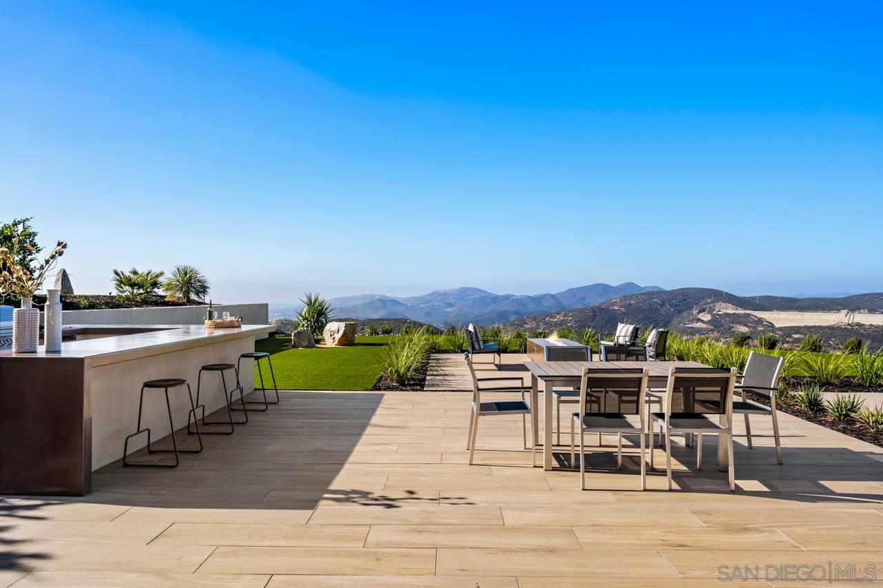 Detail Gallery Image 28 of 64 For 18238  Avenida Apice, Rancho Santa Fe,  CA 92067 - 4 Beds | 4/1 Baths