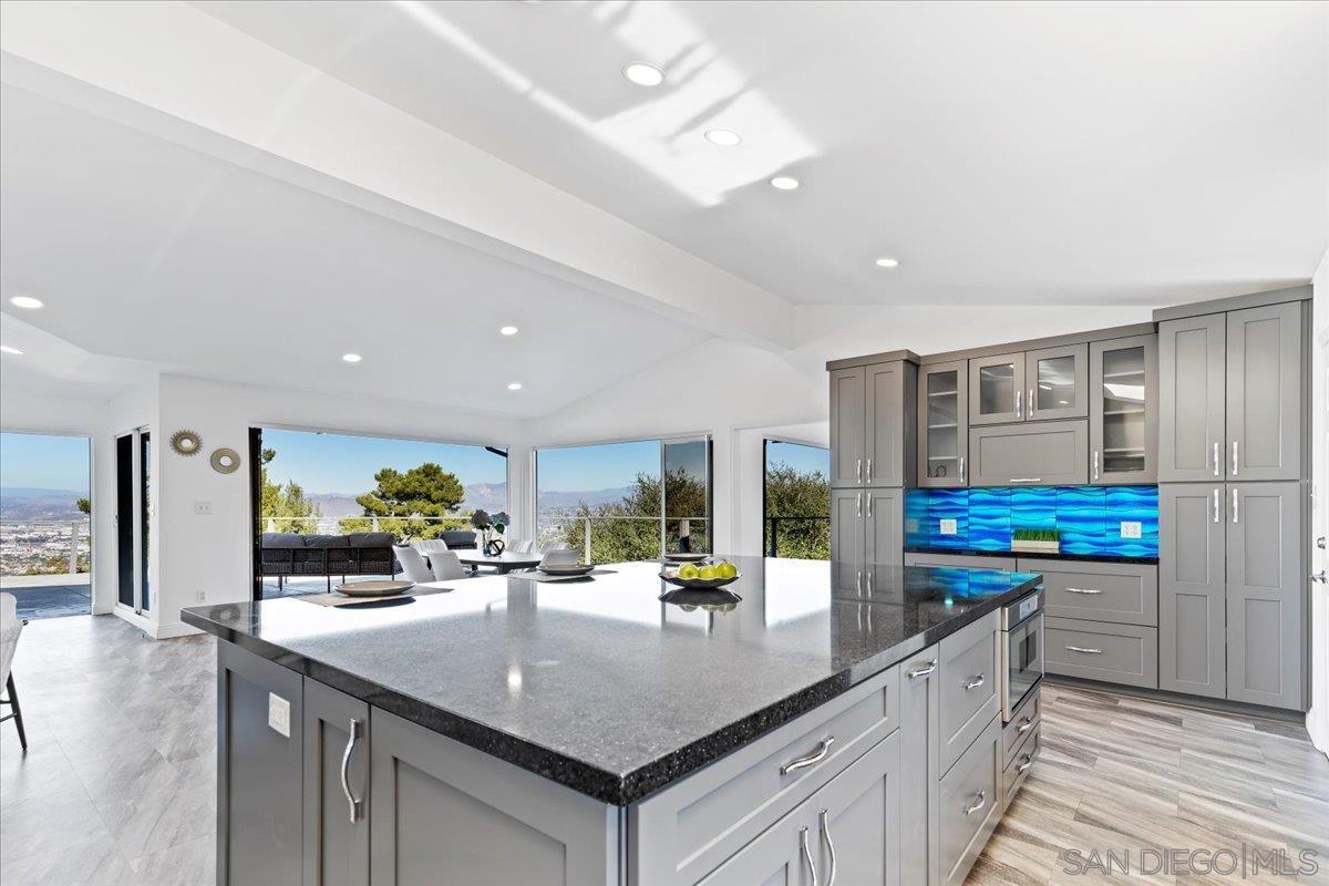 Detail Gallery Image 17 of 69 For 5030  Helix Ter, La Mesa,  CA 91941 - 4 Beds | 2 Baths