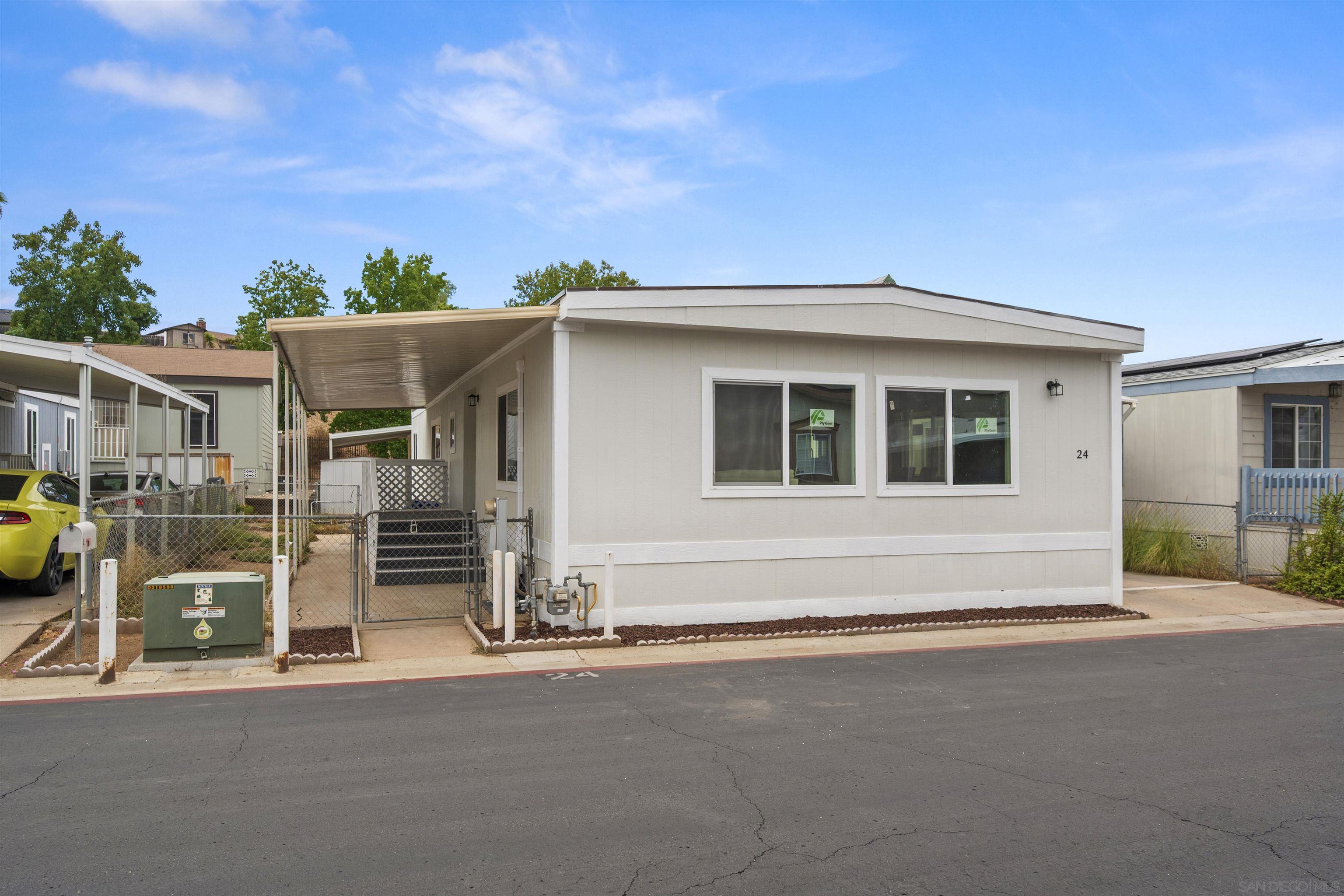 Detail Gallery Image 4 of 25 For 13655  Highway 8 Business  Spc 24,  El Cajon,  CA 92021 - 3 Beds | 2 Baths