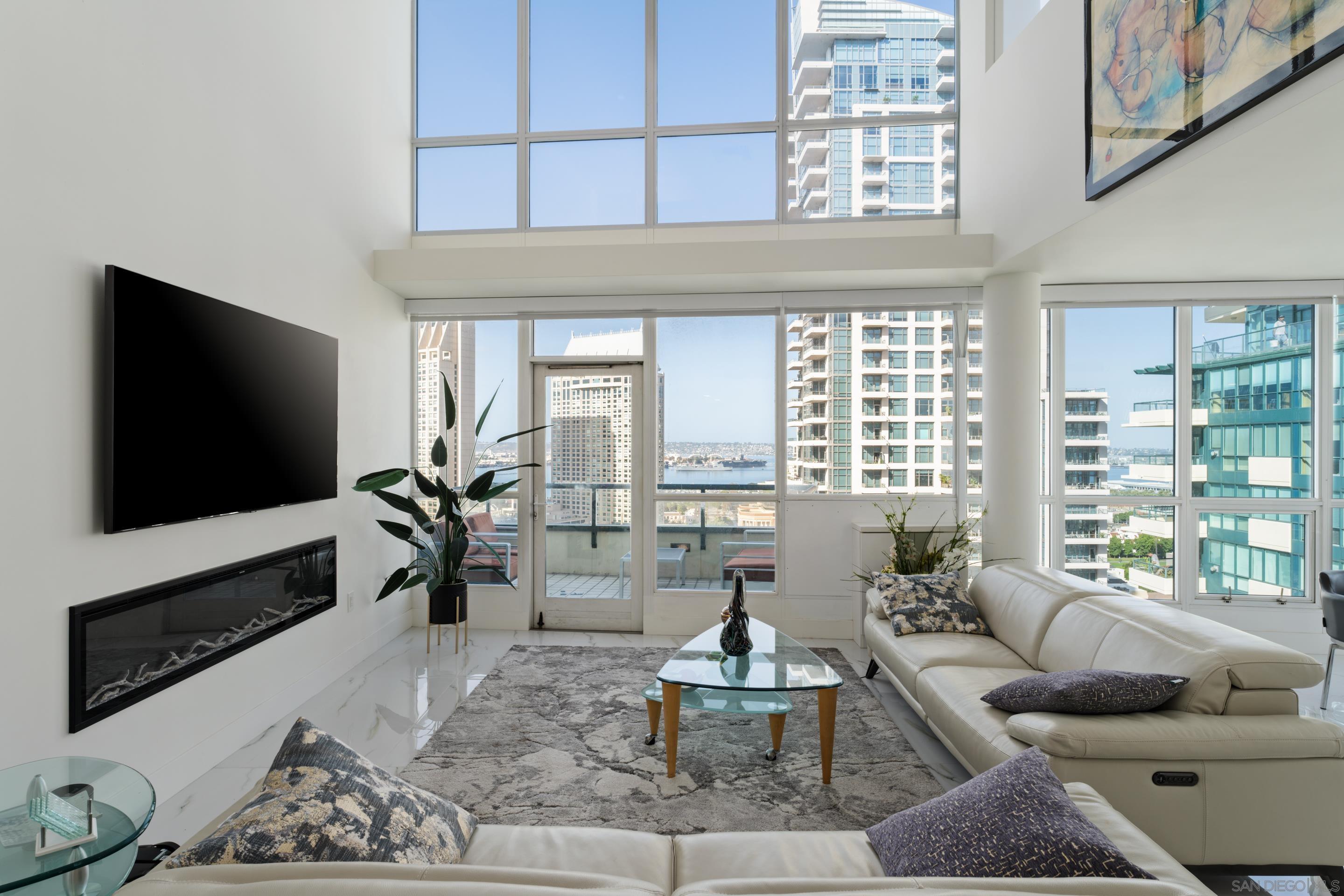 Detail Gallery Image 2 of 73 For 510  1st Ave  2204, San Diego,  CA 92101 - 3 Beds | 3 Baths