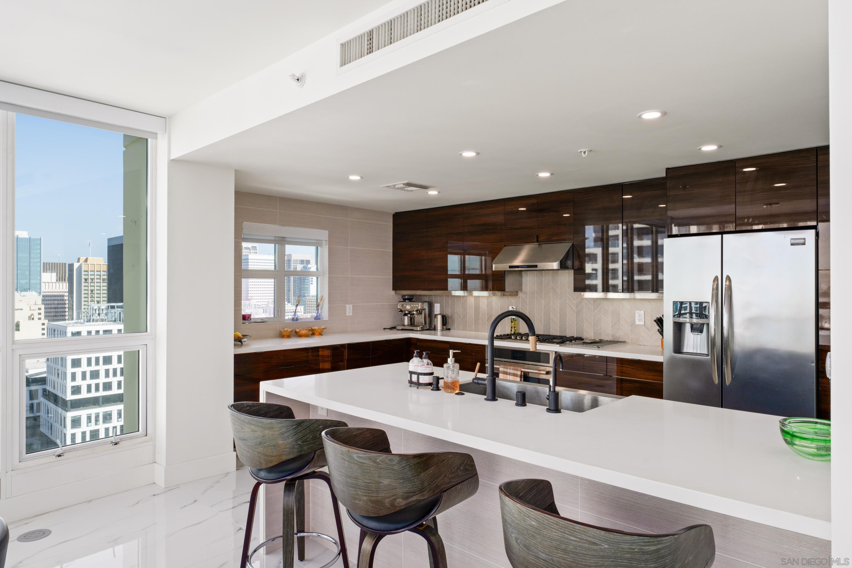 Detail Gallery Image 12 of 73 For 510  1st Ave  2204, San Diego,  CA 92101 - 3 Beds | 3 Baths