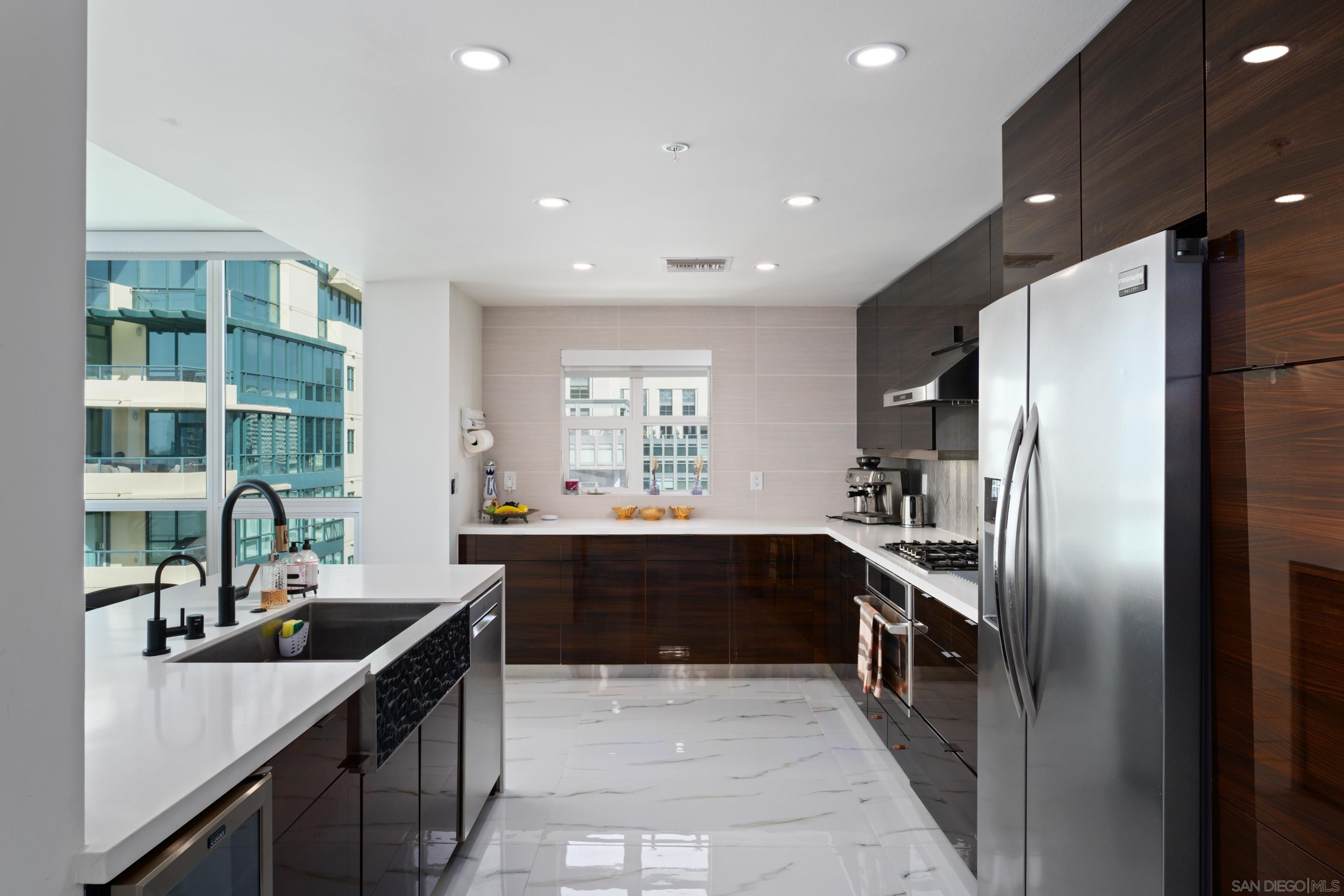 Detail Gallery Image 13 of 73 For 510  1st Ave  2204, San Diego,  CA 92101 - 3 Beds | 3 Baths