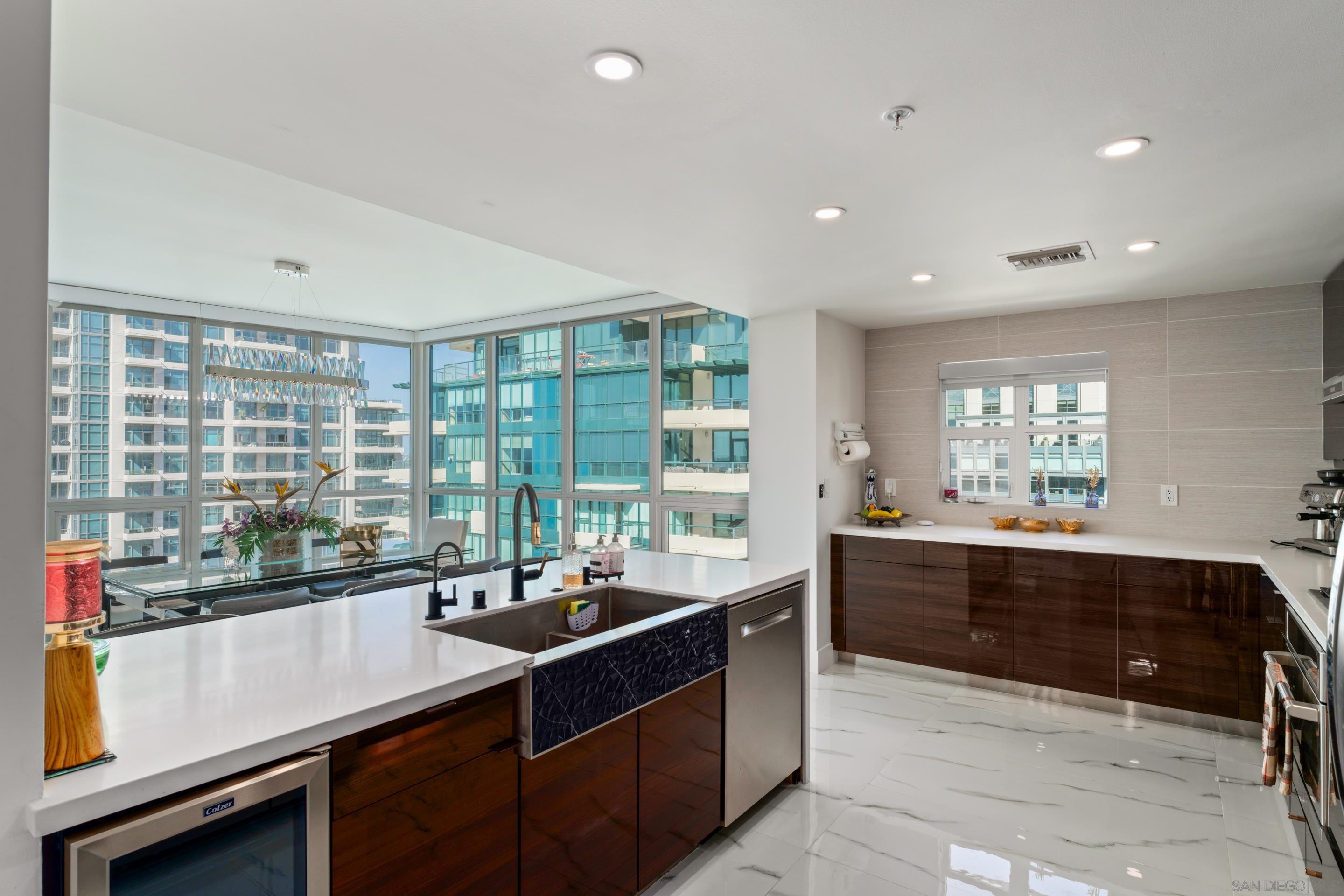 Detail Gallery Image 14 of 73 For 510  1st Ave  2204, San Diego,  CA 92101 - 3 Beds | 3 Baths