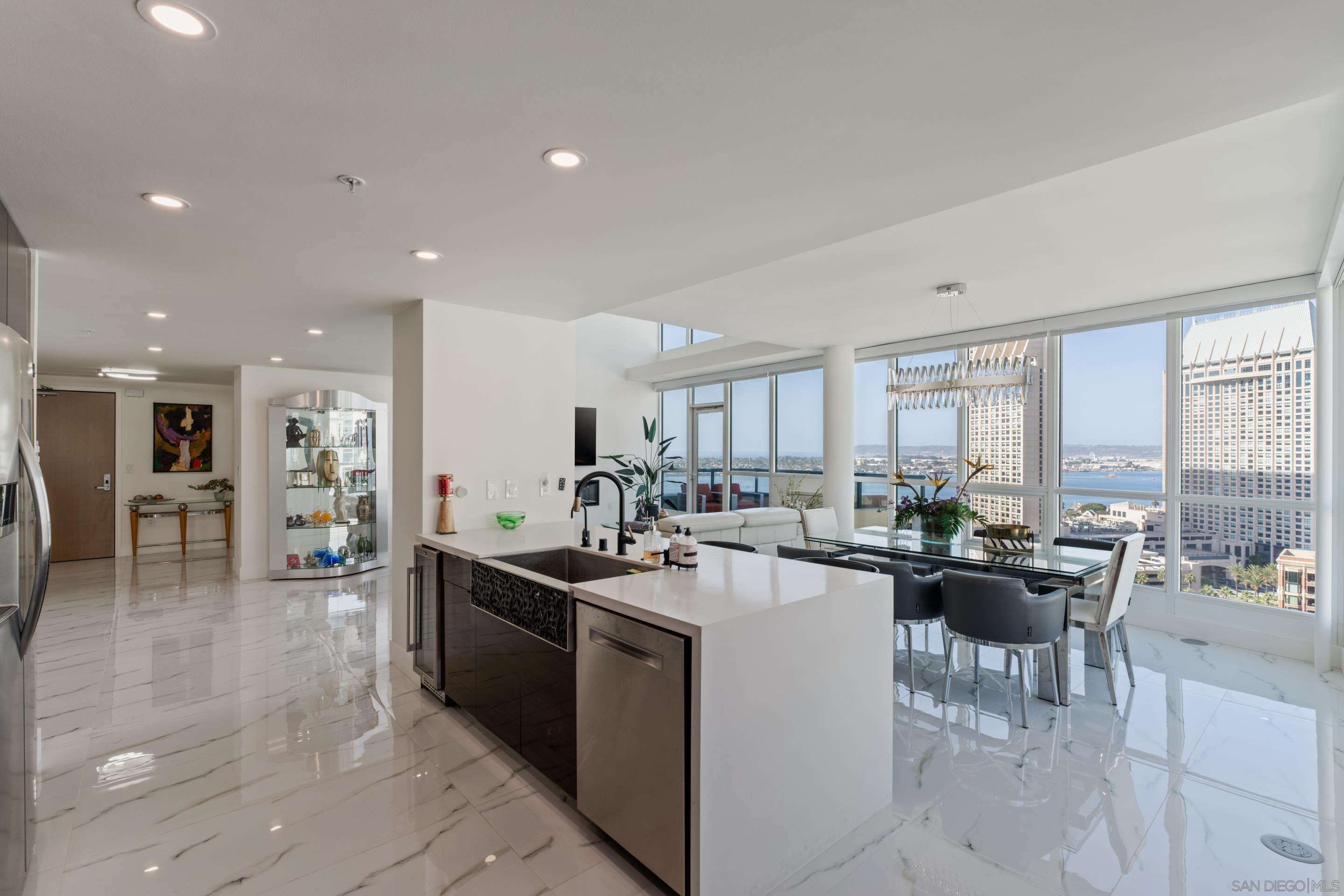 Detail Gallery Image 15 of 73 For 510  1st Ave  2204, San Diego,  CA 92101 - 3 Beds | 3 Baths