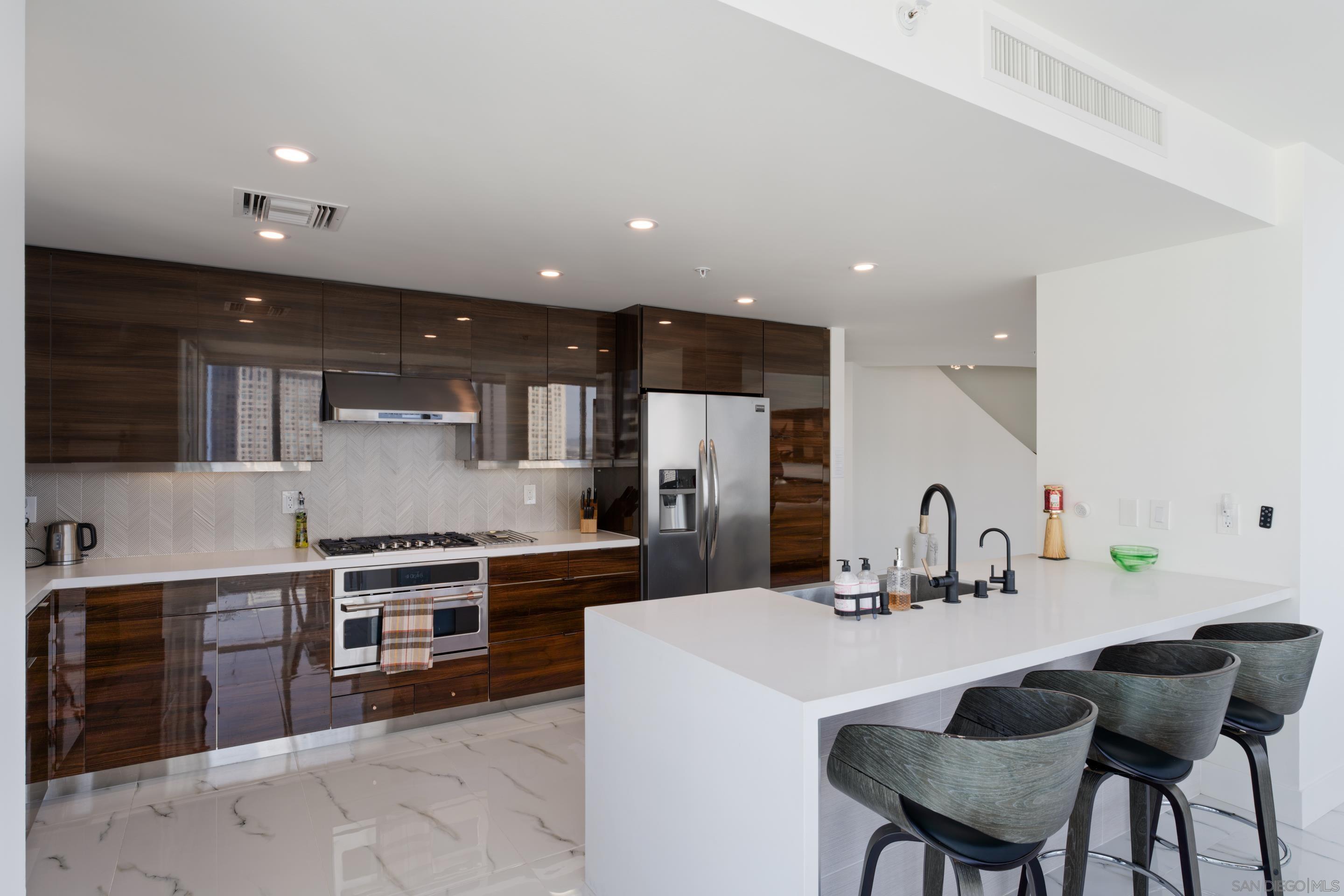 Detail Gallery Image 16 of 73 For 510  1st Ave  2204, San Diego,  CA 92101 - 3 Beds | 3 Baths