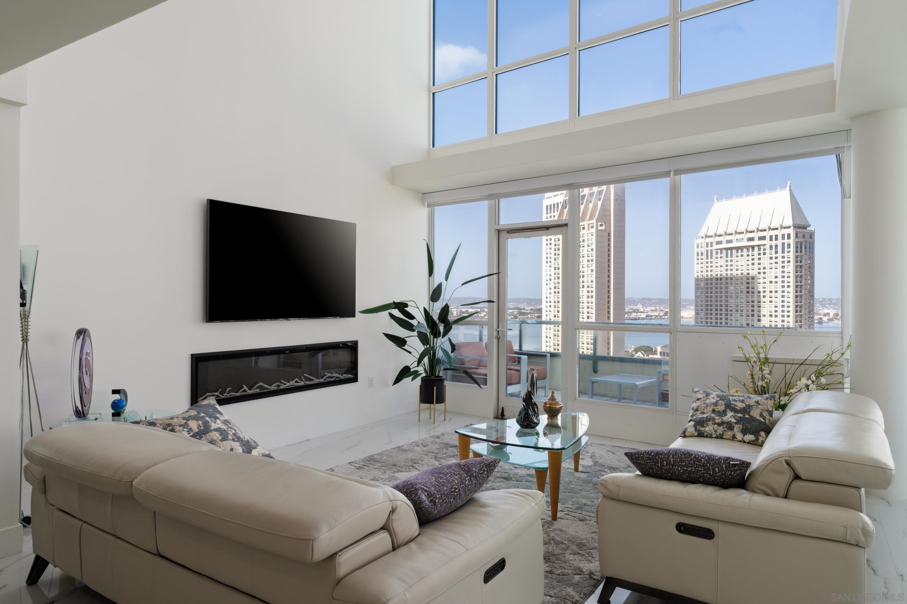 Detail Gallery Image 3 of 73 For 510  1st Ave  2204, San Diego,  CA 92101 - 3 Beds | 3 Baths