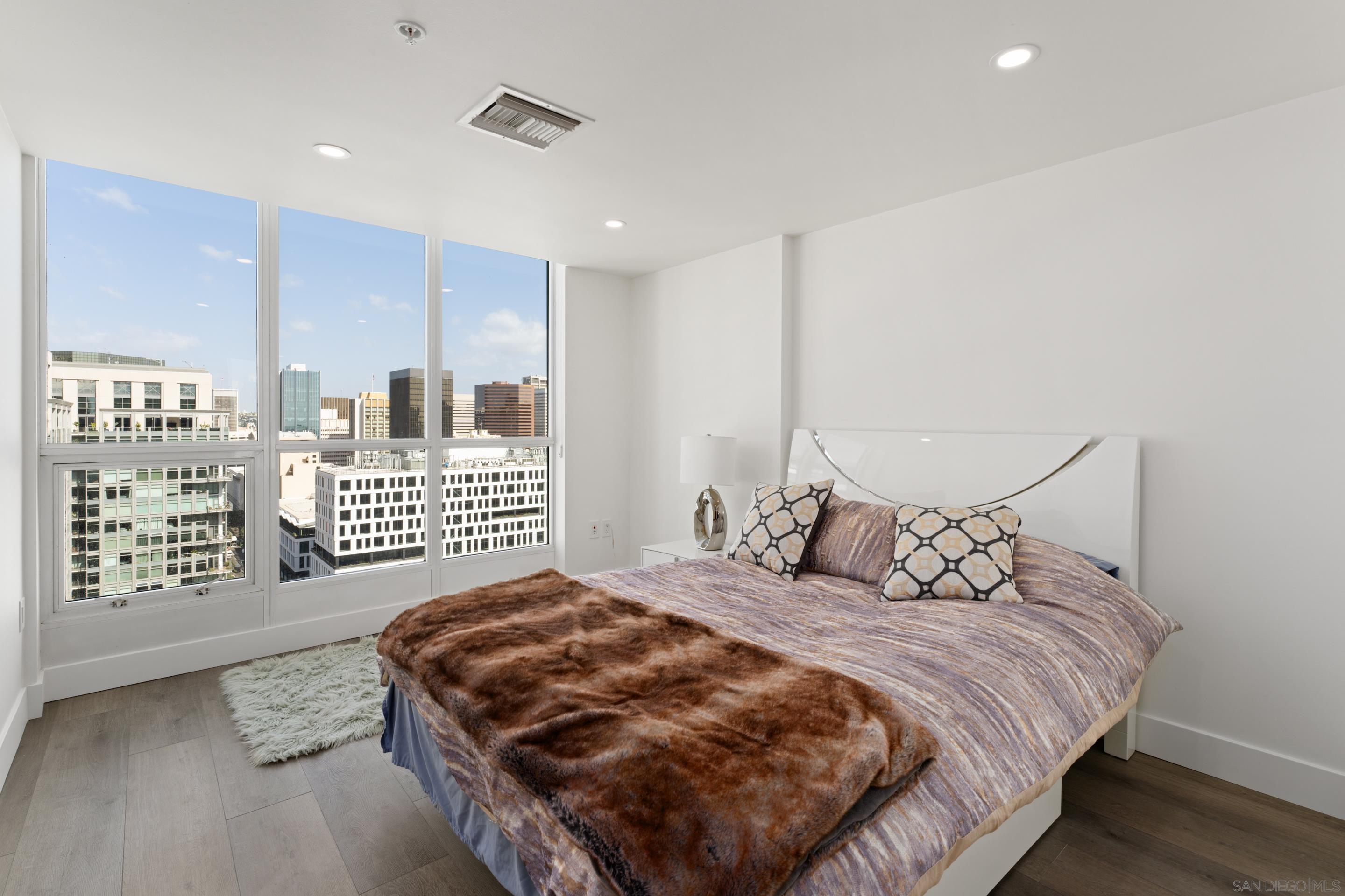 Detail Gallery Image 30 of 73 For 510  1st Ave  2204, San Diego,  CA 92101 - 3 Beds | 3 Baths