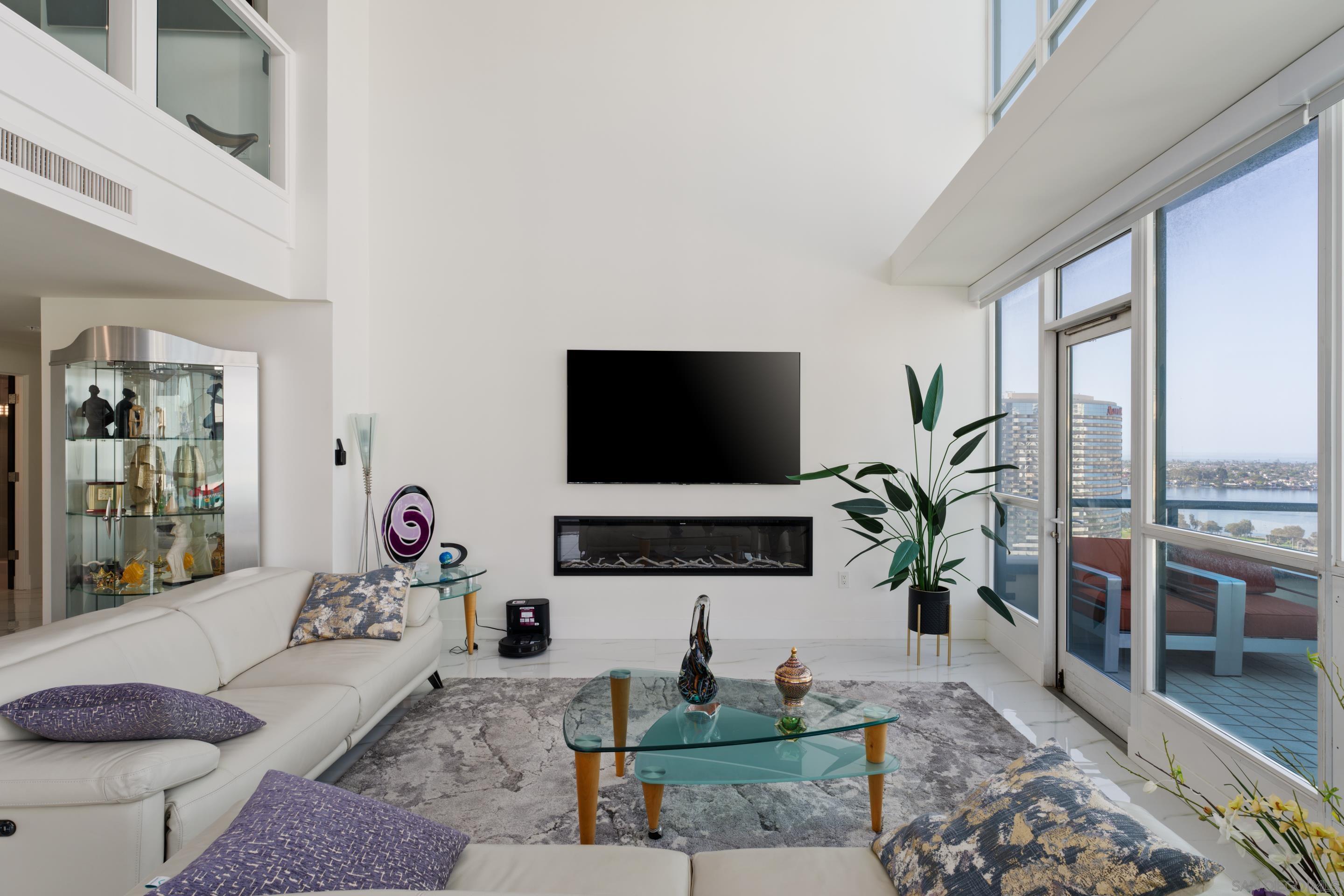 Detail Gallery Image 4 of 73 For 510  1st Ave  2204, San Diego,  CA 92101 - 3 Beds | 3 Baths