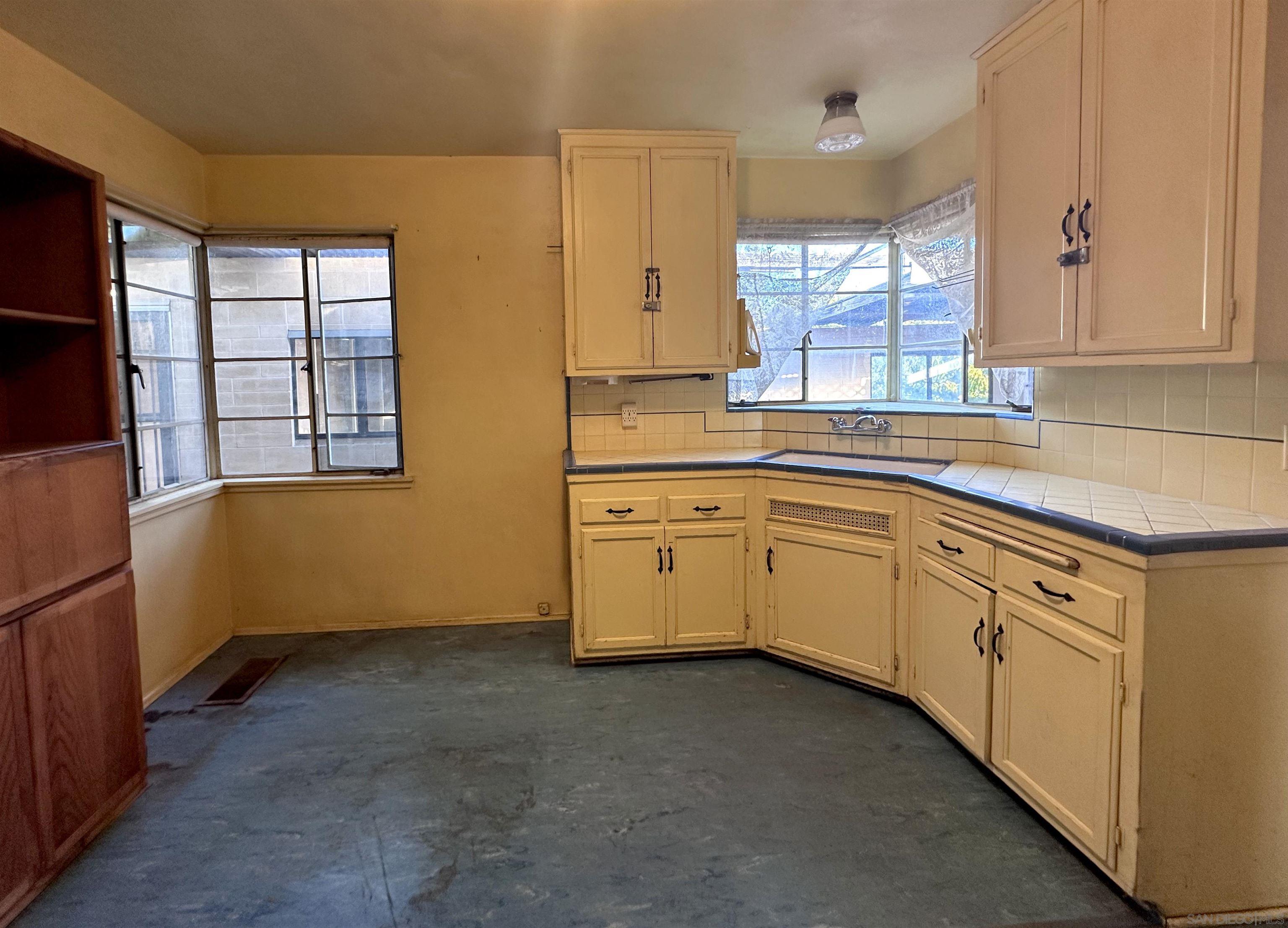 Detail Gallery Image 4 of 6 For 4203  Spartan Cir, San Diego,  CA 92115 - 2 Beds | 1 Baths