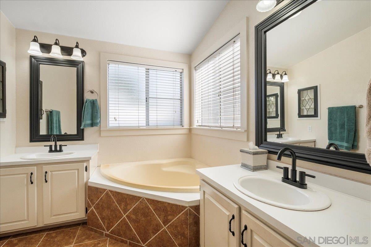 Detail Gallery Image 11 of 20 For 13327  Casa Vista St, Poway,  CA 92064 - 2 Beds | 2 Baths
