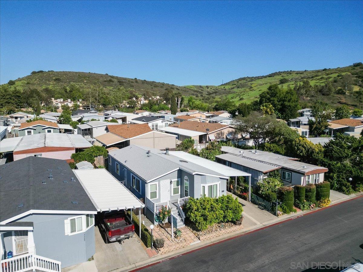 Detail Gallery Image 3 of 20 For 13327  Casa Vista St, Poway,  CA 92064 - 2 Beds | 2 Baths