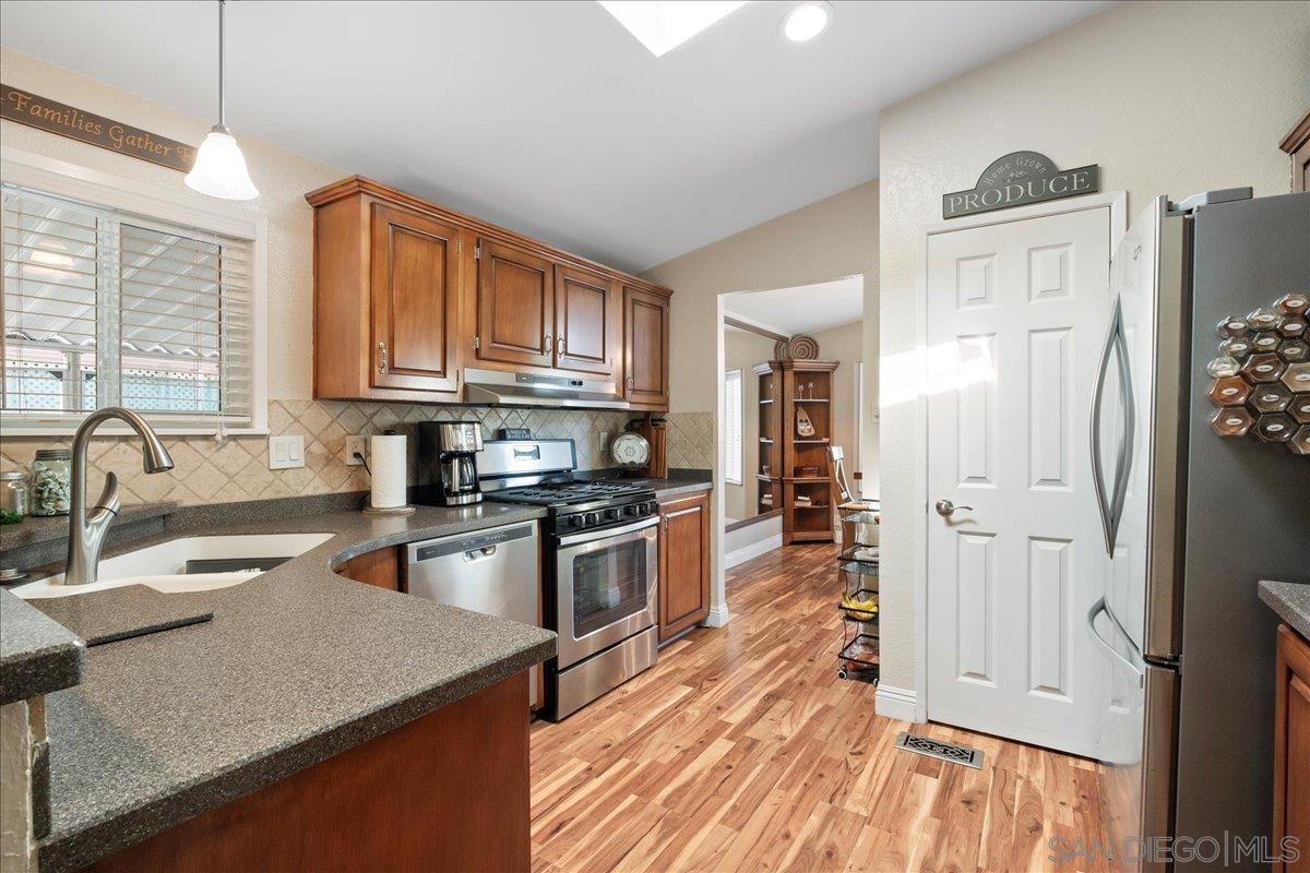 Detail Gallery Image 8 of 20 For 13327  Casa Vista St, Poway,  CA 92064 - 2 Beds | 2 Baths