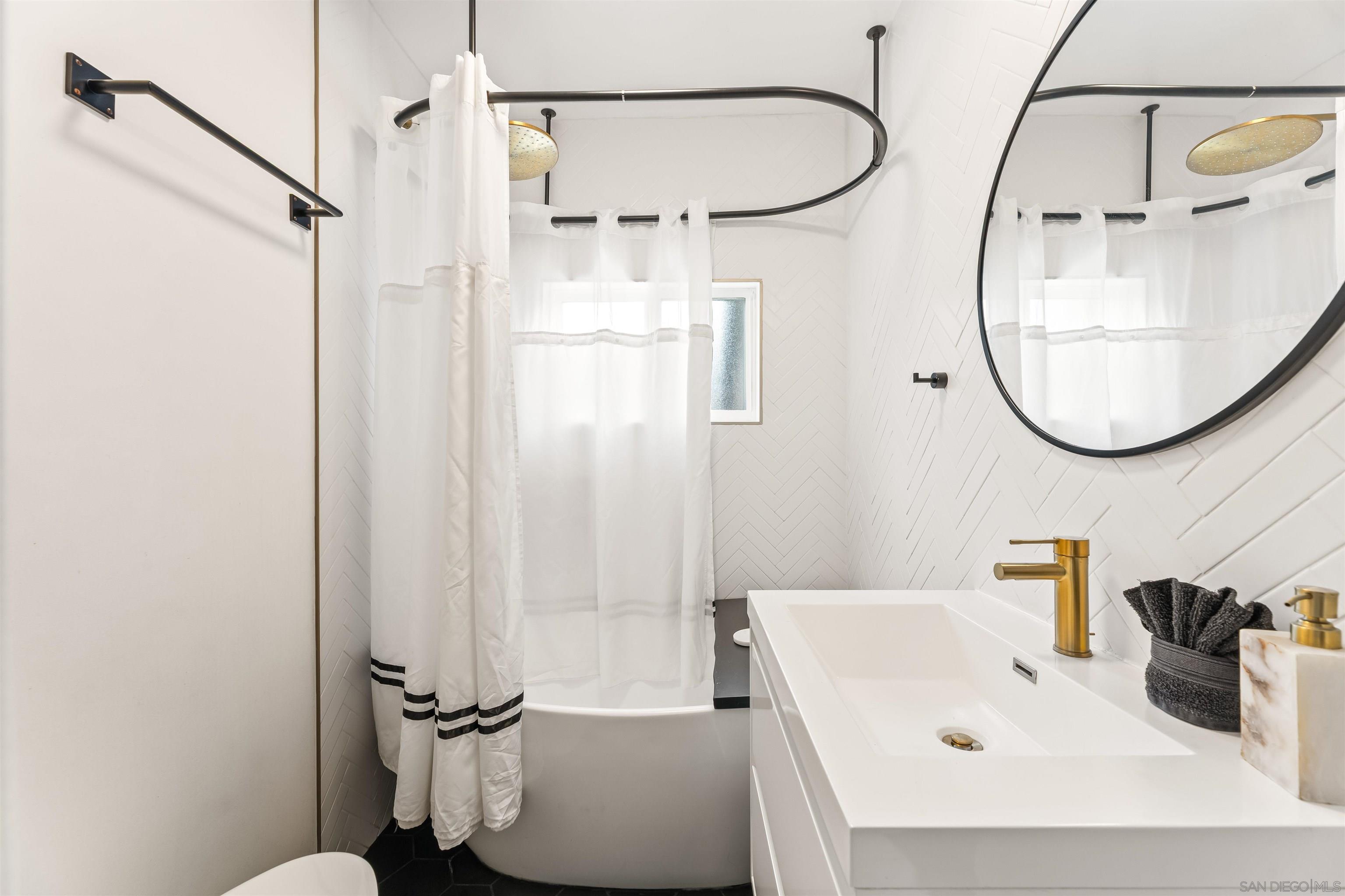 Detail Gallery Image 11 of 31 For 11202  Emelita, North Hollywood,  CA 91601 - 2 Beds | 1 Baths