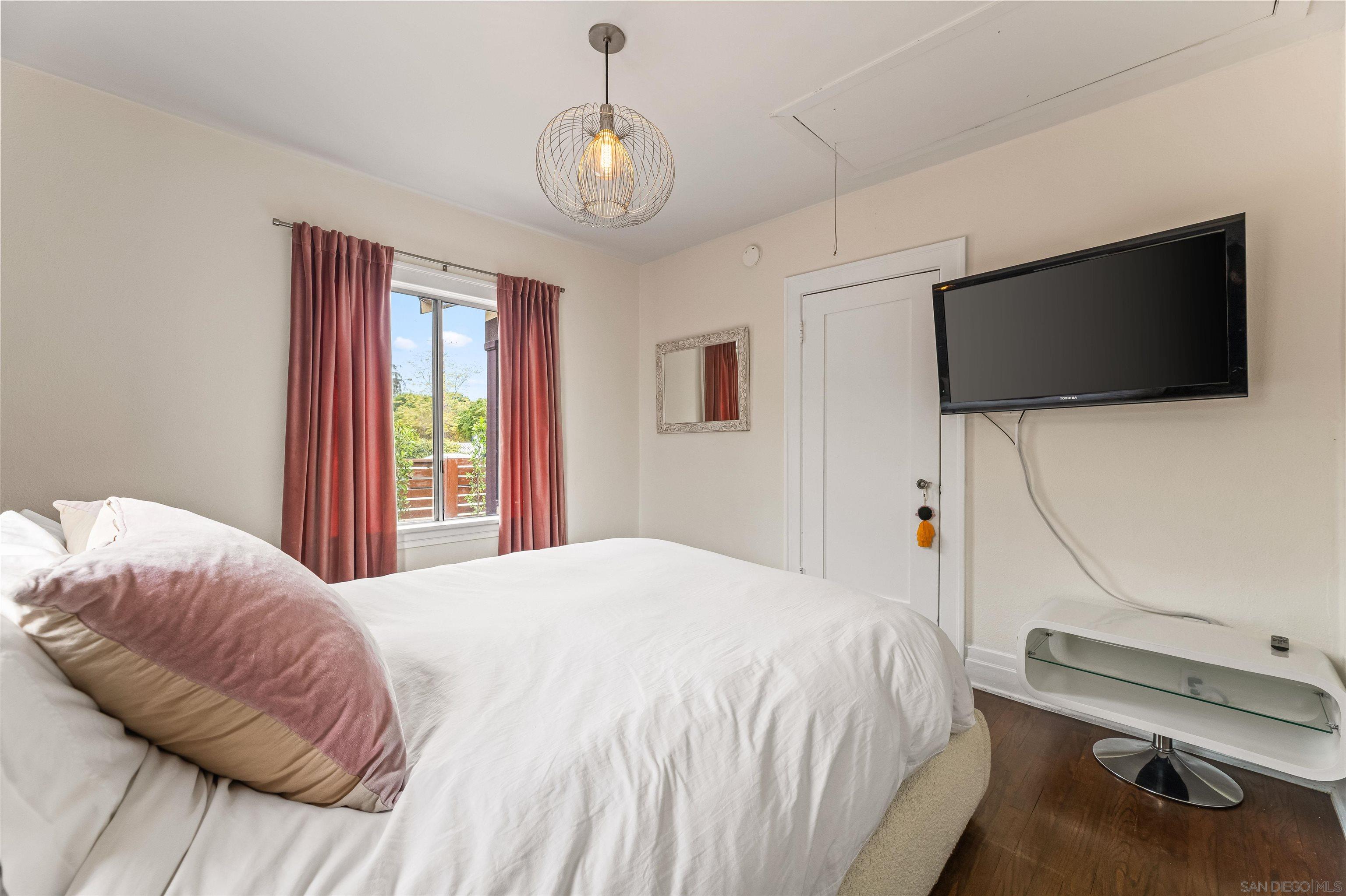 Detail Gallery Image 14 of 31 For 11202  Emelita, North Hollywood,  CA 91601 - 2 Beds | 1 Baths