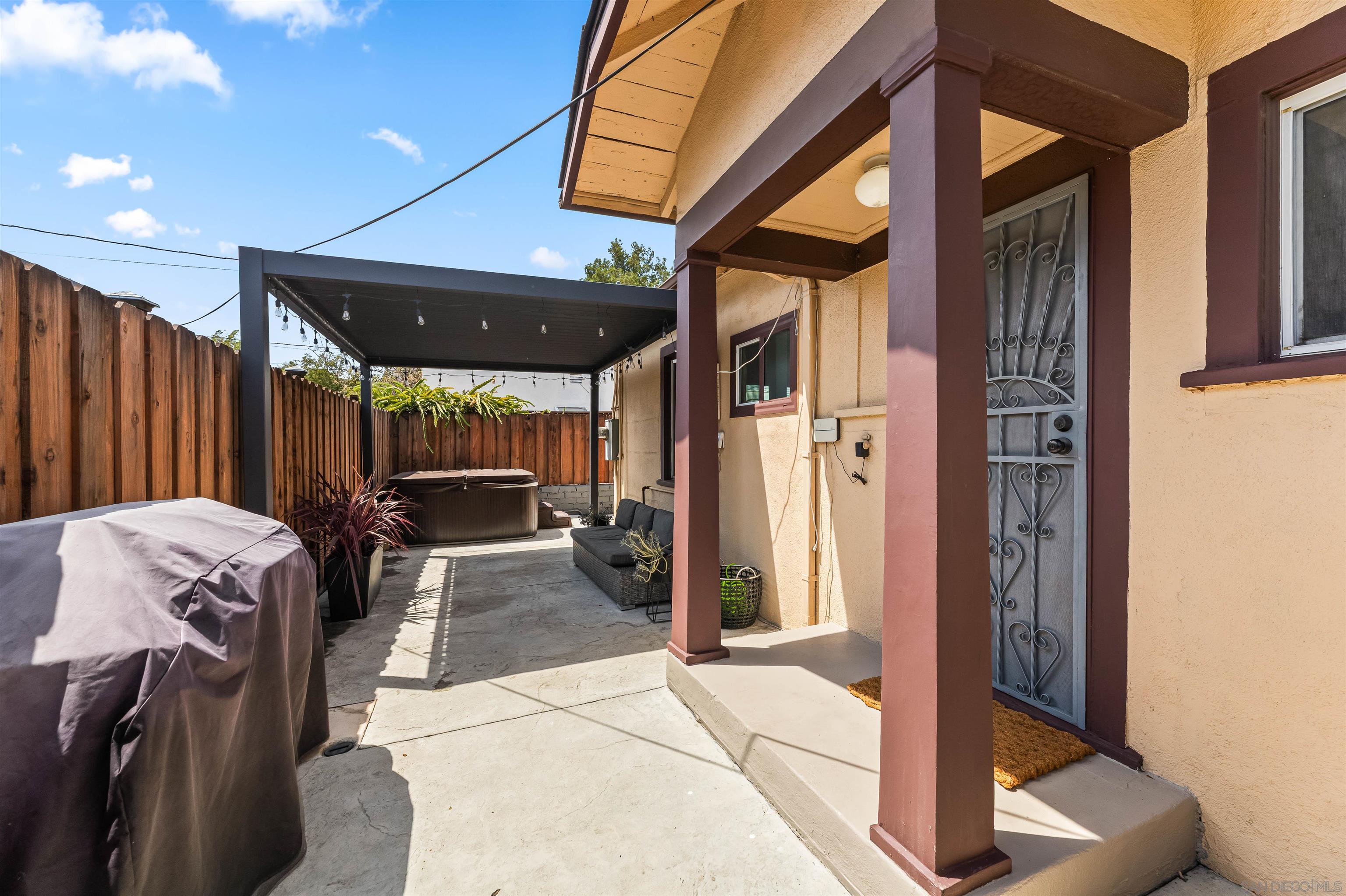 Detail Gallery Image 20 of 31 For 11202  Emelita, North Hollywood,  CA 91601 - 2 Beds | 1 Baths