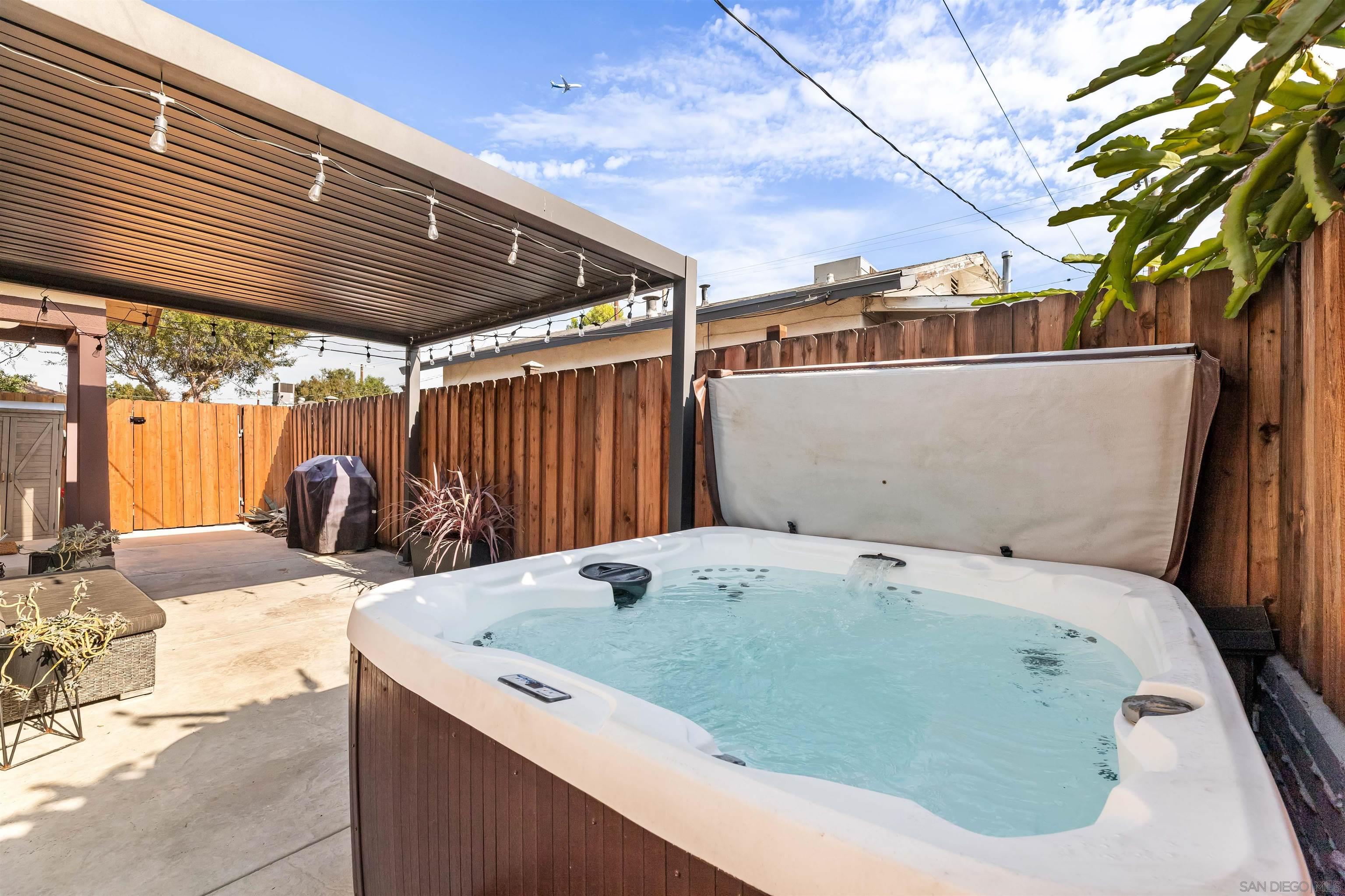 Detail Gallery Image 22 of 31 For 11202  Emelita, North Hollywood,  CA 91601 - 2 Beds | 1 Baths