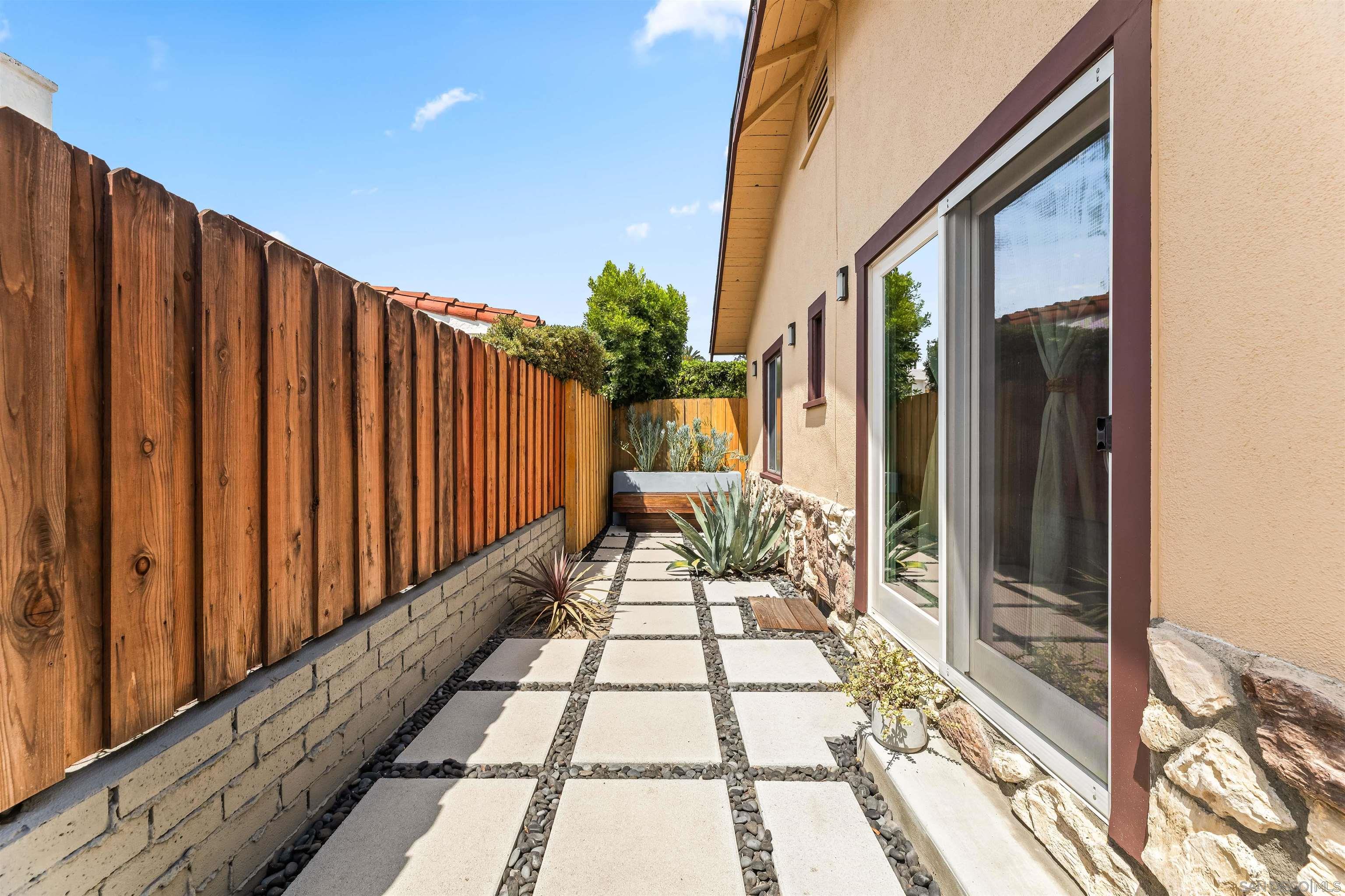 Detail Gallery Image 23 of 31 For 11202  Emelita, North Hollywood,  CA 91601 - 2 Beds | 1 Baths