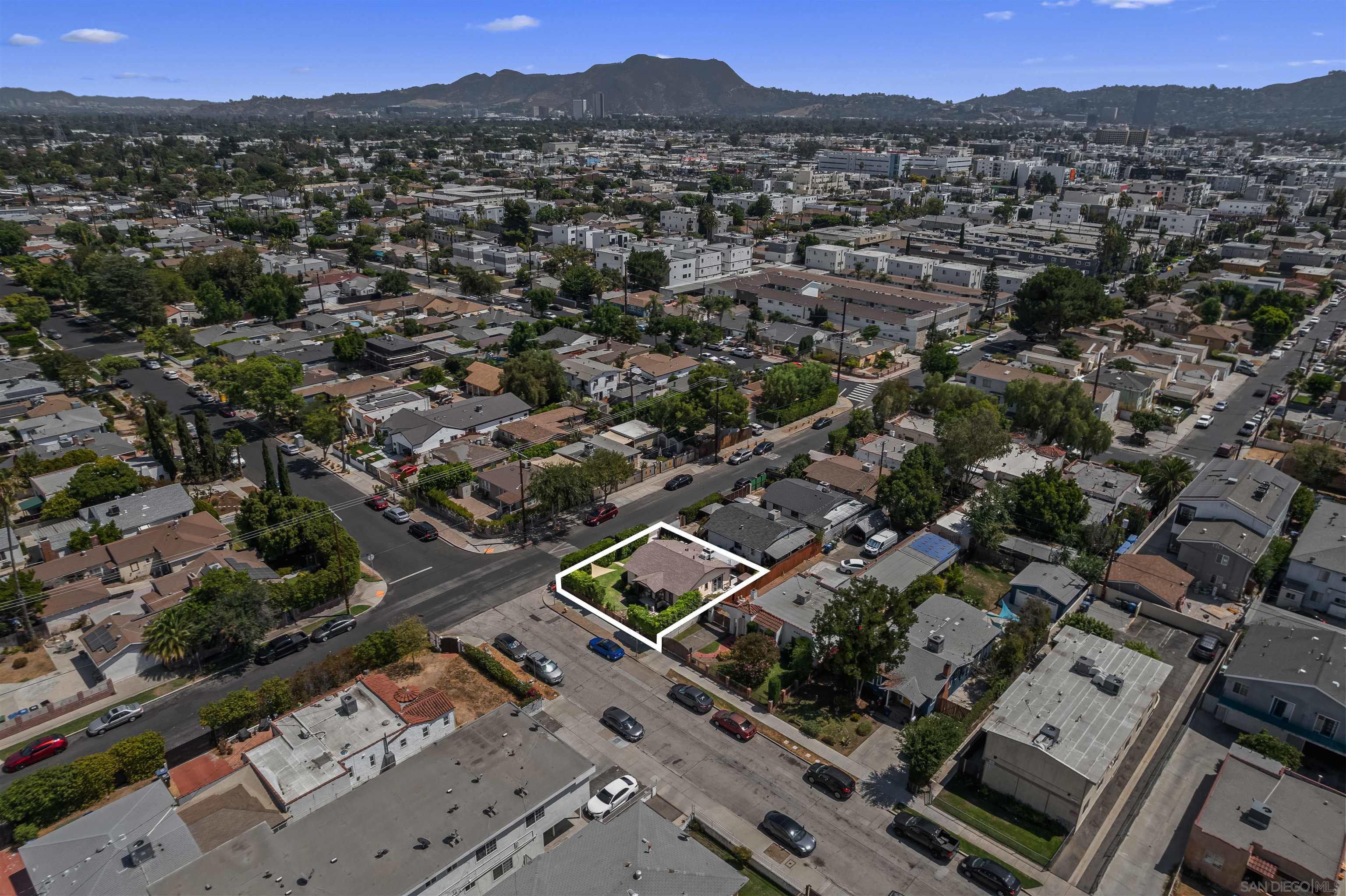 Detail Gallery Image 30 of 31 For 11202  Emelita, North Hollywood,  CA 91601 - 2 Beds | 1 Baths