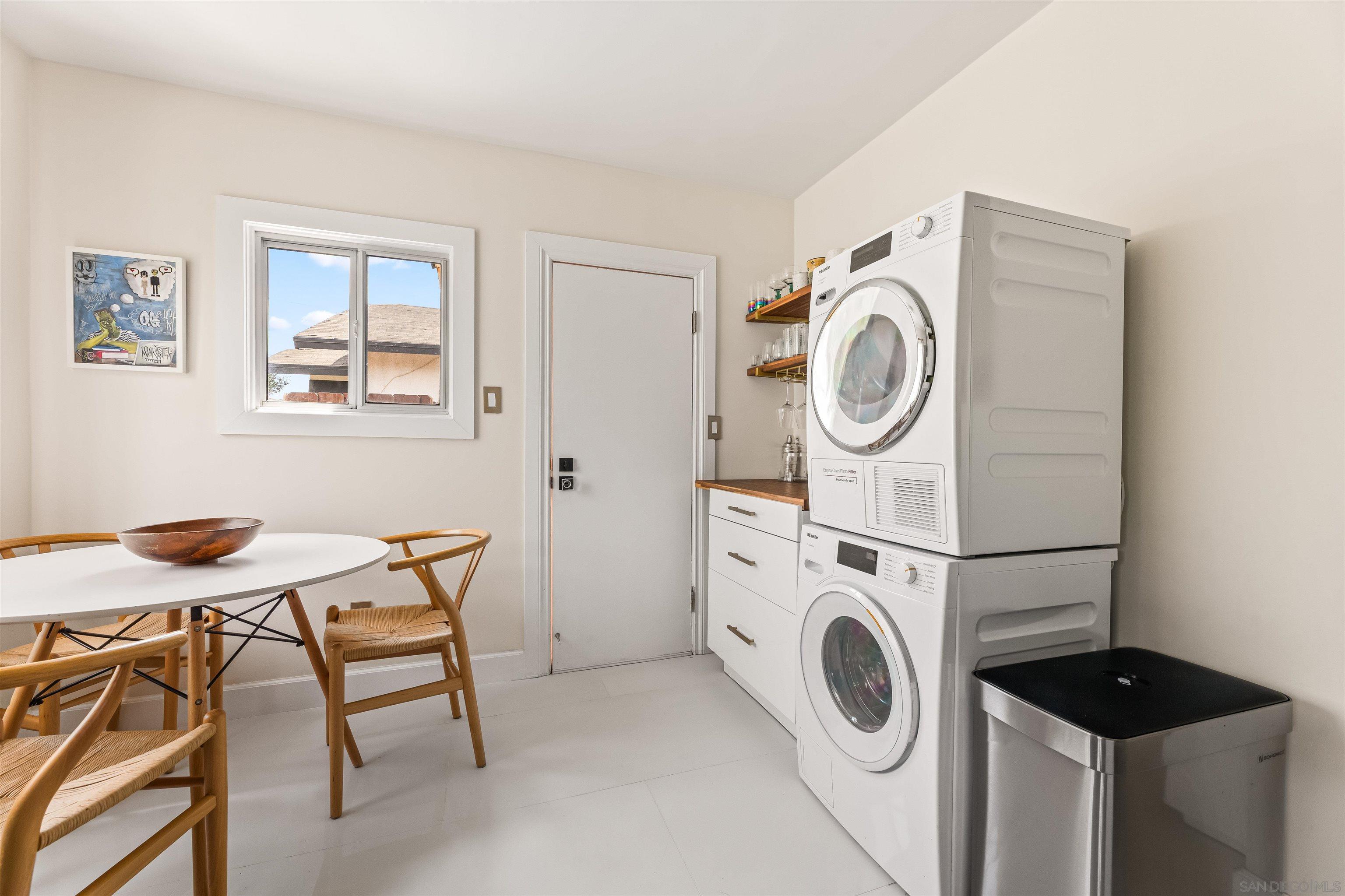 Detail Gallery Image 4 of 31 For 11202  Emelita, North Hollywood,  CA 91601 - 2 Beds | 1 Baths