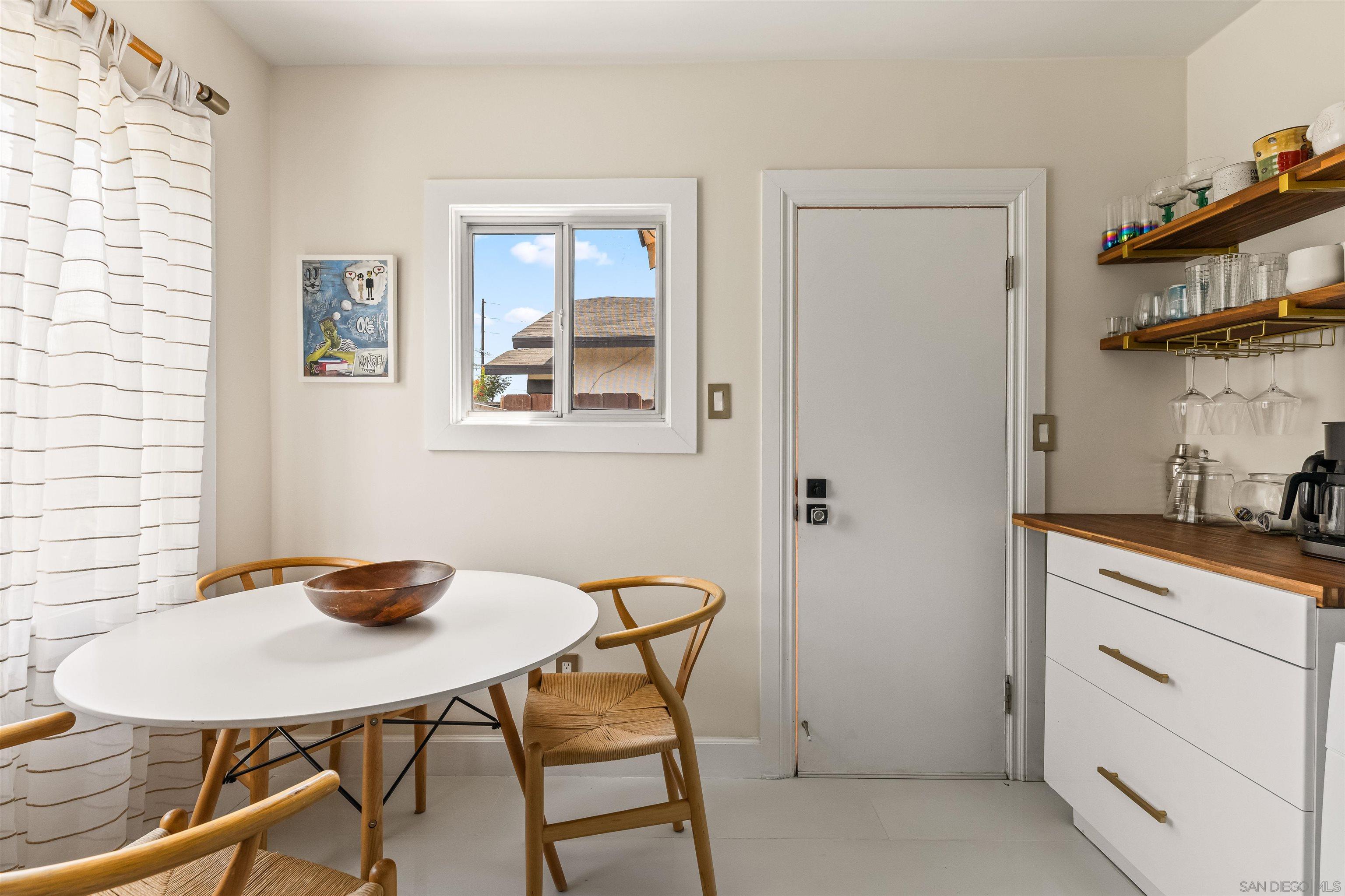 Detail Gallery Image 5 of 31 For 11202  Emelita, North Hollywood,  CA 91601 - 2 Beds | 1 Baths