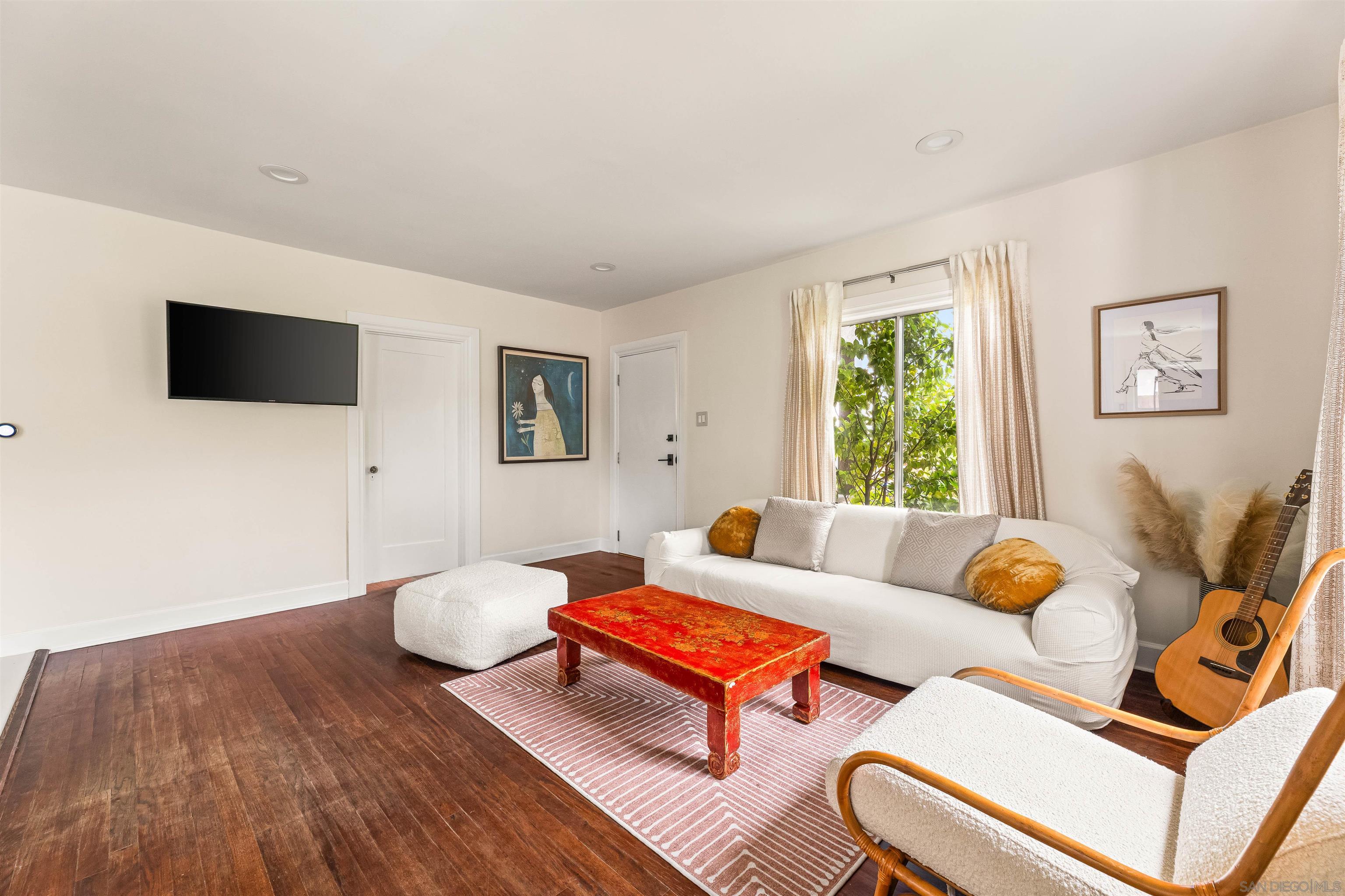 Detail Gallery Image 6 of 31 For 11202  Emelita, North Hollywood,  CA 91601 - 2 Beds | 1 Baths