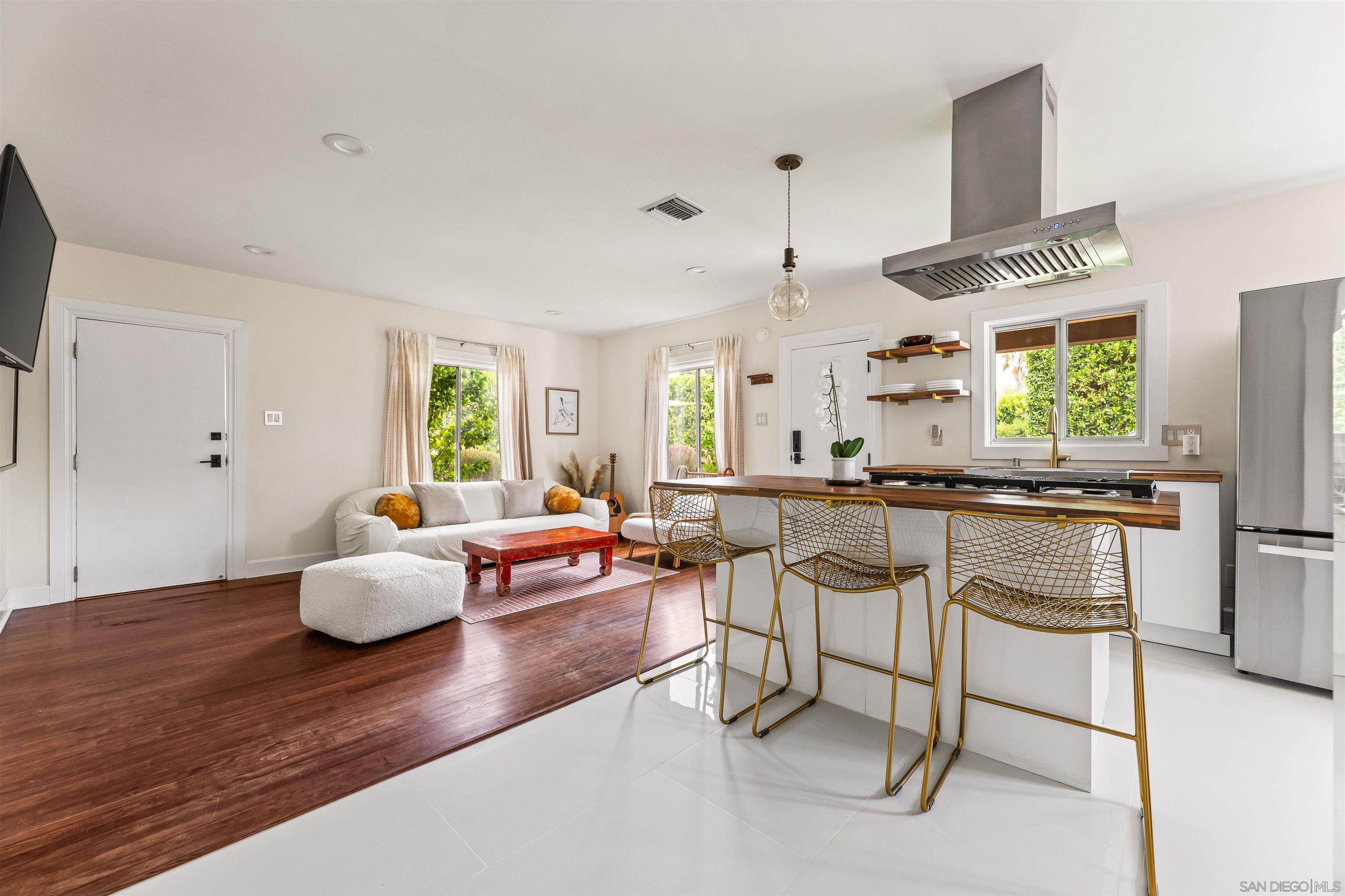 Detail Gallery Image 7 of 31 For 11202  Emelita, North Hollywood,  CA 91601 - 2 Beds | 1 Baths