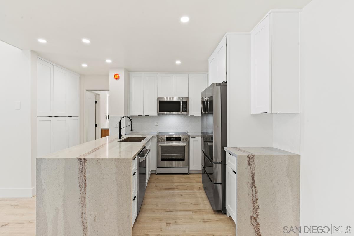 Detail Gallery Image 5 of 19 For 1855  Diamond St  5-309, San Diego,  CA 92109 - 2 Beds | 2 Baths