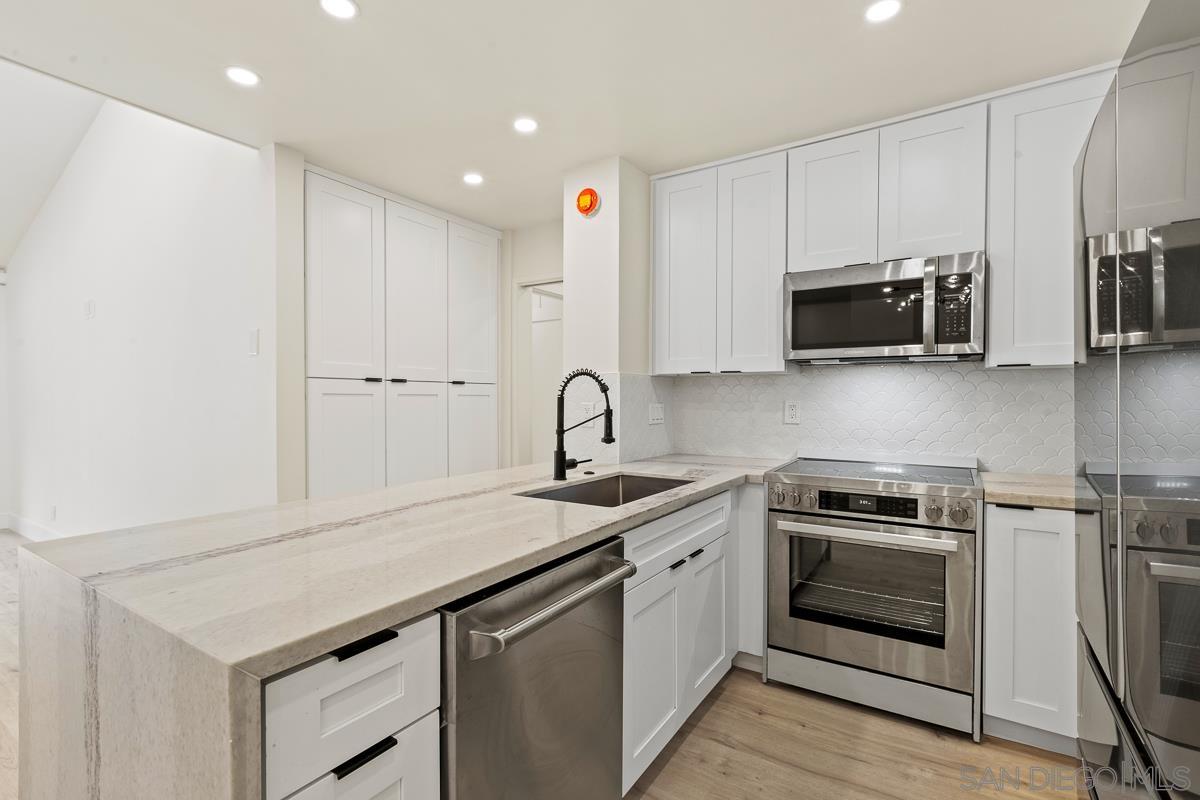 Detail Gallery Image 6 of 19 For 1855  Diamond St  5-309, San Diego,  CA 92109 - 2 Beds | 2 Baths