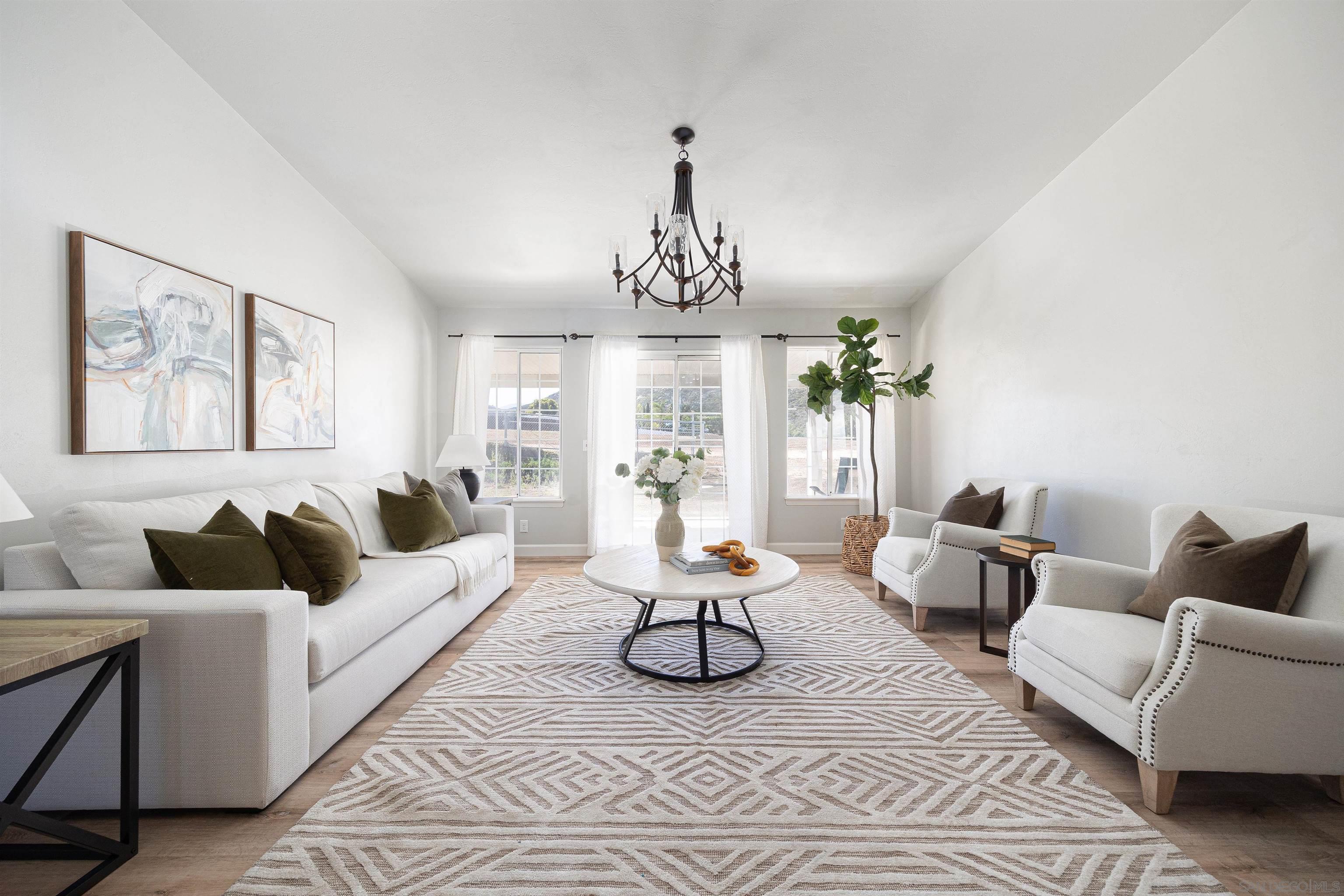 Detail Gallery Image 4 of 26 For 23637  Barrego Way, Ramona,  CA 92065 - 5 Beds | 2 Baths