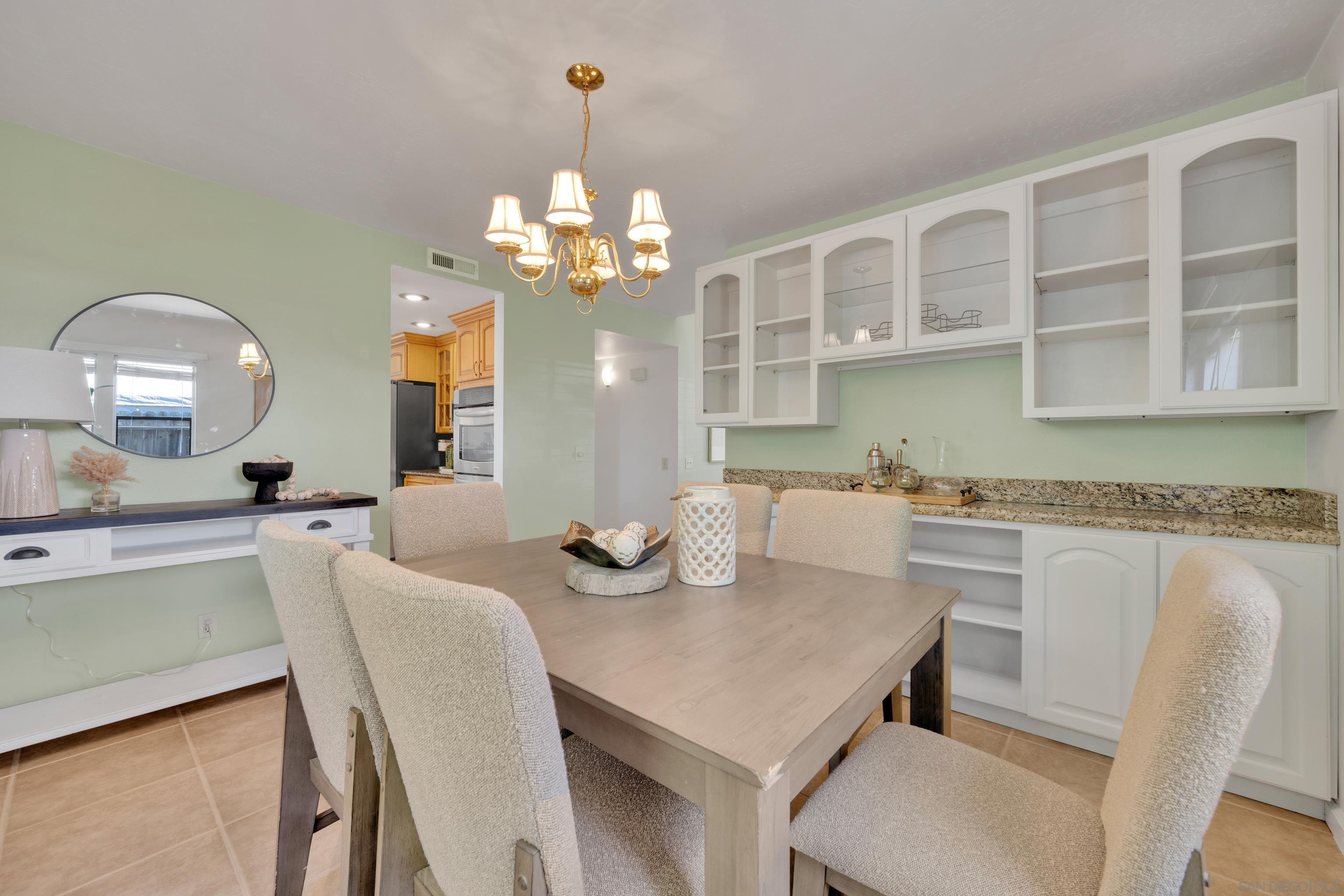 Detail Gallery Image 12 of 60 For 2010  Palsero Ave, Escondido,  CA 92029 - 4 Beds | 3 Baths