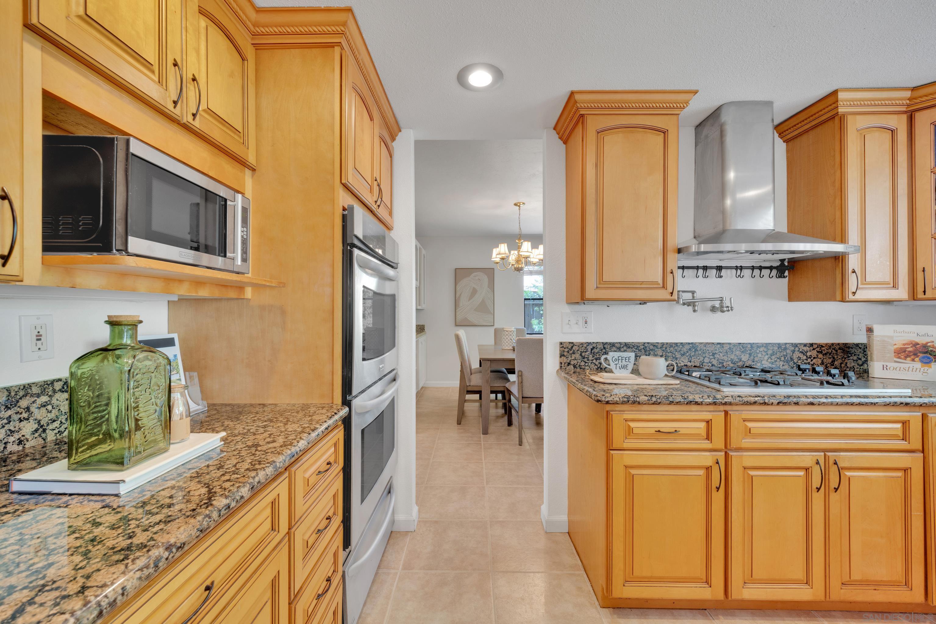 Detail Gallery Image 4 of 60 For 2010  Palsero Ave, Escondido,  CA 92029 - 4 Beds | 3 Baths