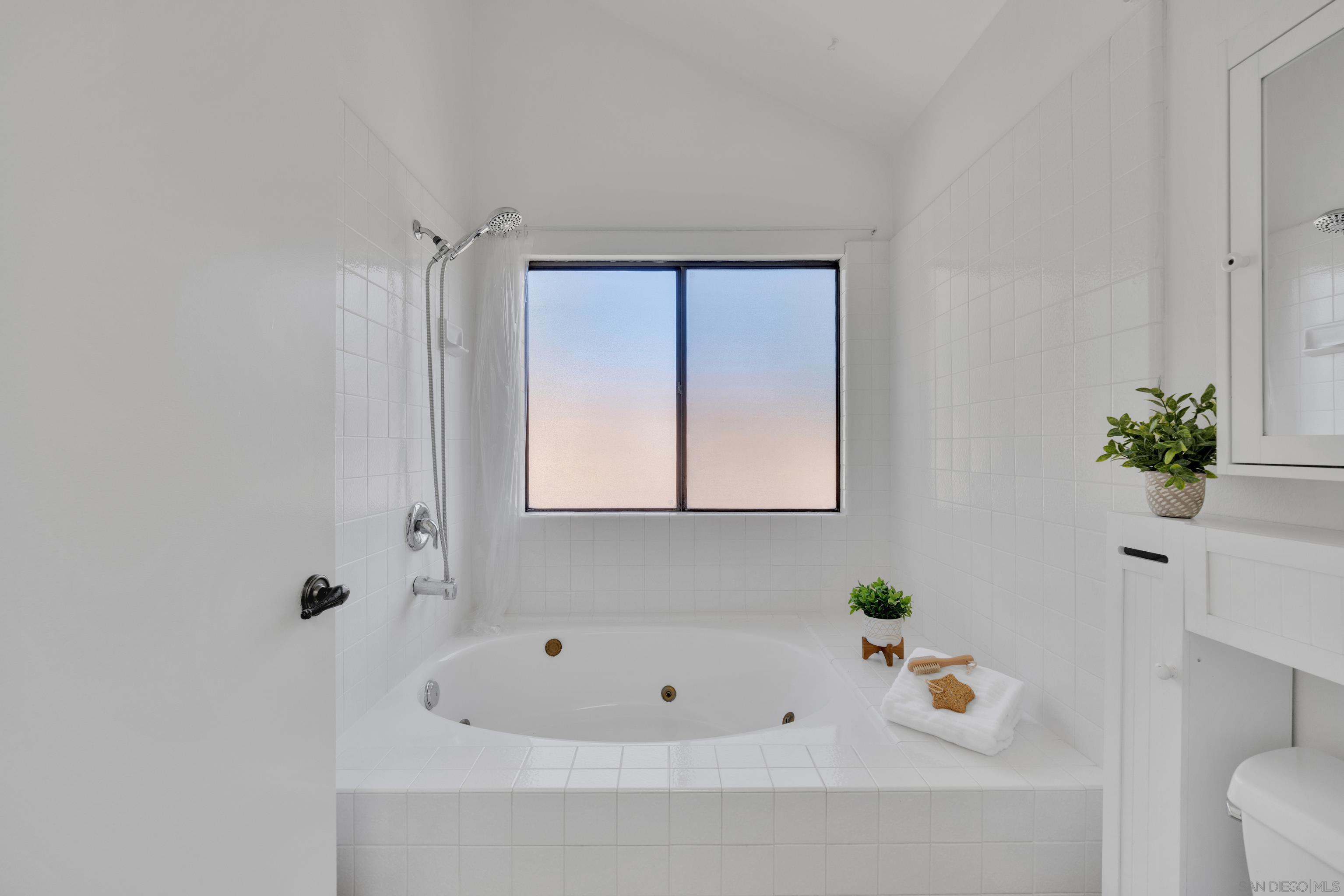 Detail Gallery Image 37 of 60 For 2010  Palsero Ave, Escondido,  CA 92029 - 4 Beds | 3 Baths