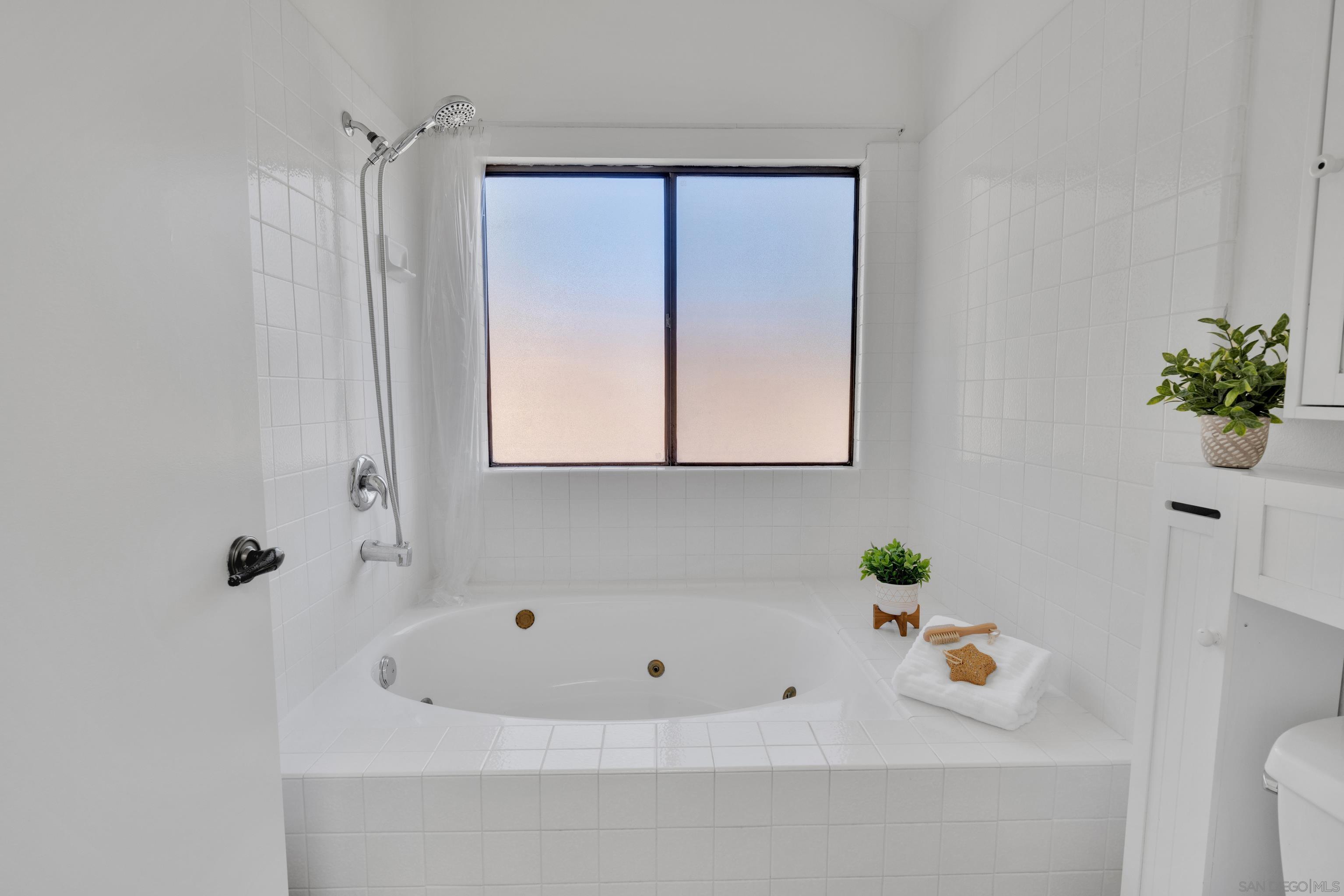 Detail Gallery Image 38 of 60 For 2010  Palsero Ave, Escondido,  CA 92029 - 4 Beds | 3 Baths