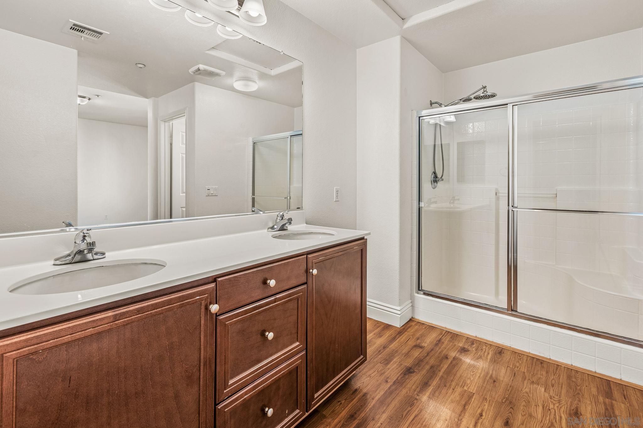 Detail Gallery Image 13 of 23 For 5447  Soho View Ter, San Diego,  CA 92105 - 3 Beds | 2/1 Baths