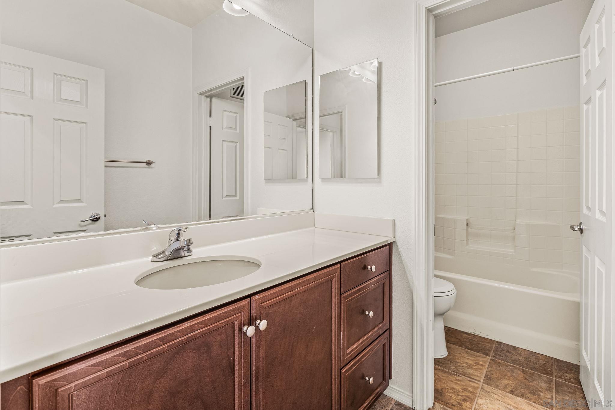 Detail Gallery Image 15 of 23 For 5447  Soho View Ter, San Diego,  CA 92105 - 3 Beds | 2/1 Baths