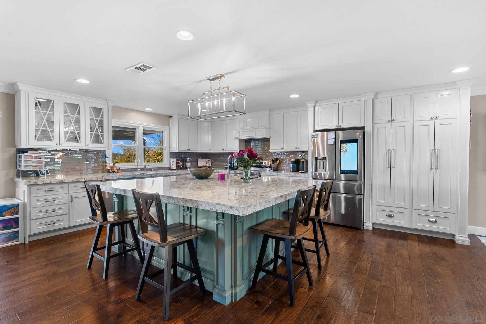 Detail Gallery Image 12 of 75 For 3045  Mary Ln, Escondido,  CA 92025 - 6 Beds | 4/1 Baths