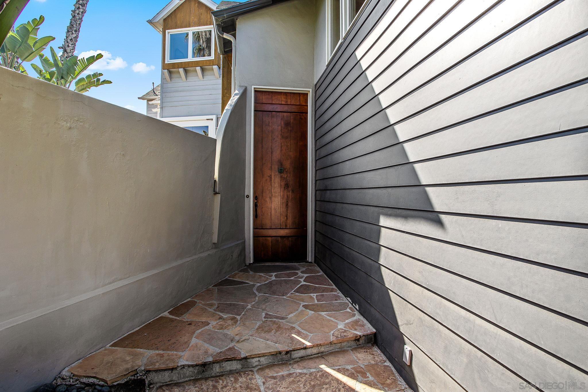 Detail Gallery Image 9 of 62 For 445  Sheffield Ave, Cardiff By The Sea,  CA 92007 - 4 Beds | 3/1 Baths